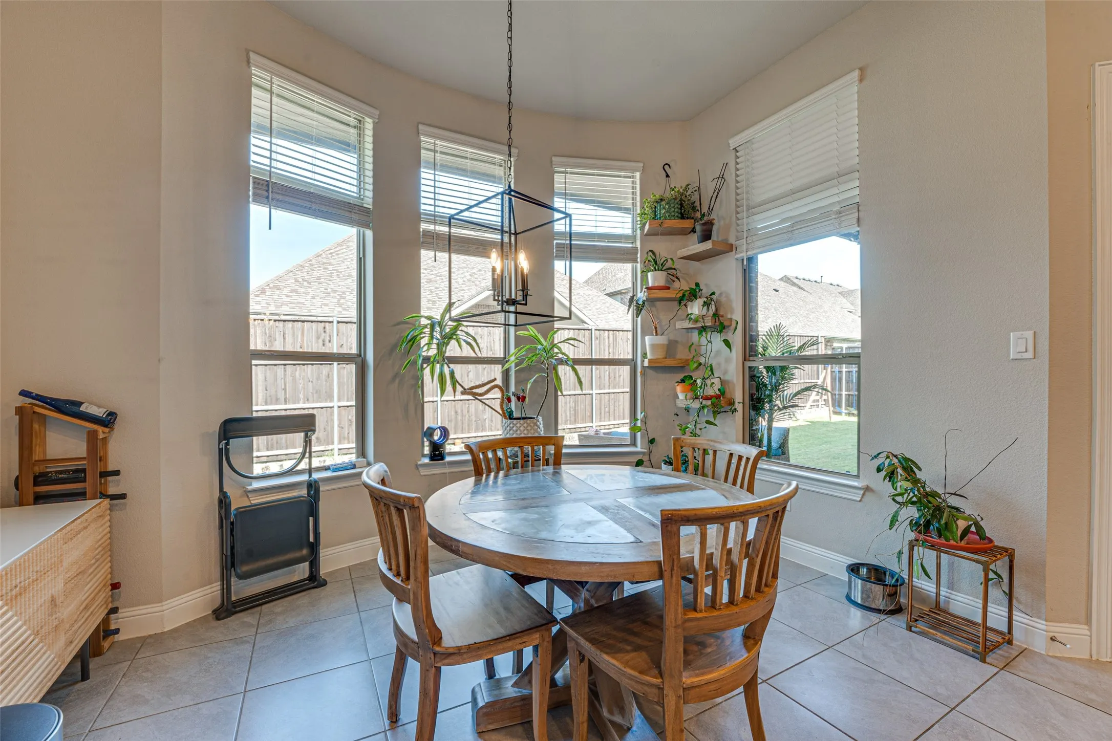 Single Family Residence For Sale in Rockwall County , 3315 Royal Ridge Drive, Rockwall, Texas 75087, 3 Bedroom, 3 Bathroom, 3 Garage spaces, 2,697 Sqft, built in 2018, mls#21348466, Real Estate Agent in Rockwall, Homes For Sale in Rockwall county, Homes For Sale in Rockwall, Realtor in Rockwall Texas, Real Estate Brokerage Independent Realty Texas, Luminita Cordes Realtor