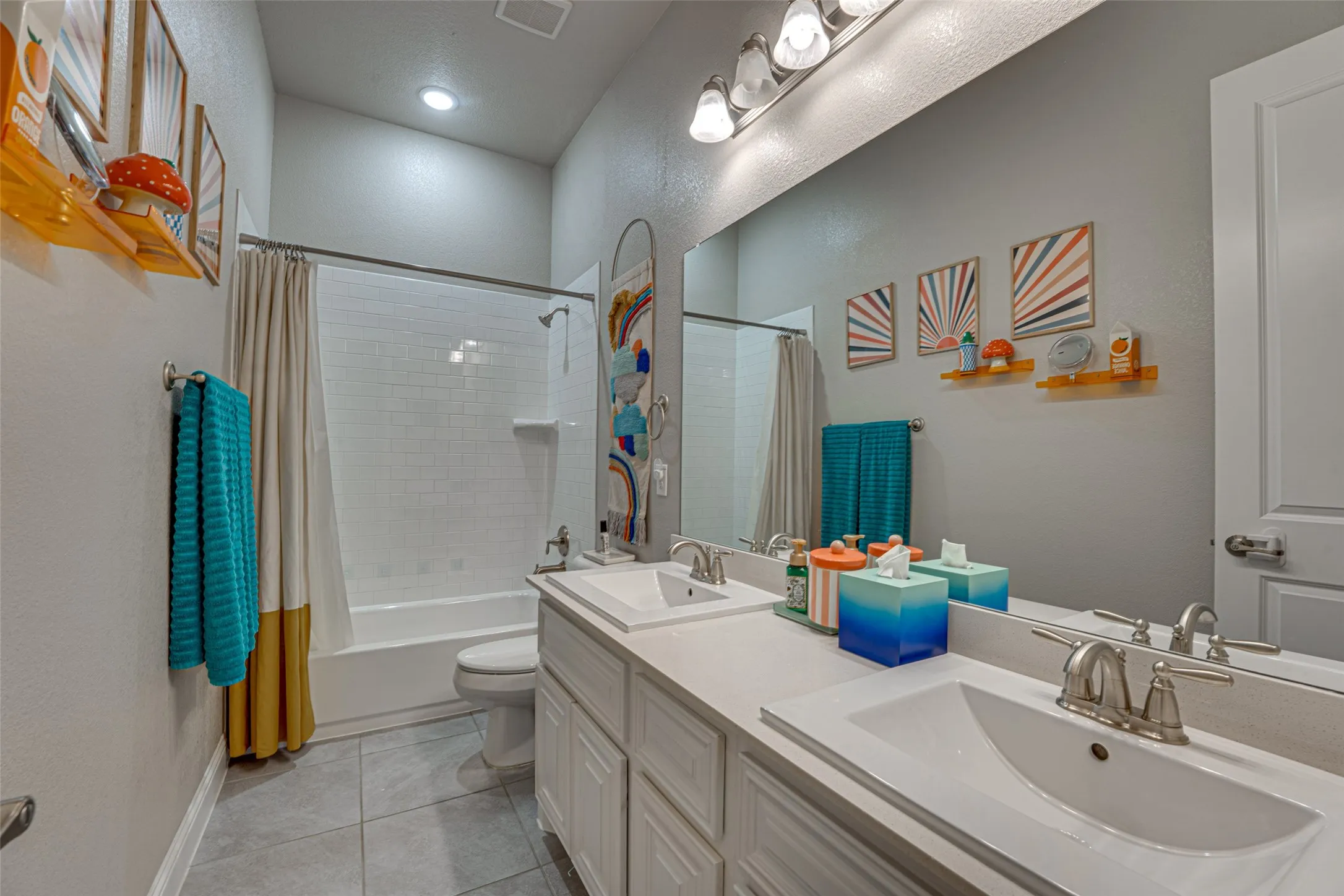 Single Family Residence For Sale in Rockwall County , 3315 Royal Ridge Drive, Rockwall, Texas 75087, 3 Bedroom, 3 Bathroom, 3 Garage spaces, 2,697 Sqft, built in 2018, mls#21348466, Real Estate Agent in Rockwall, Homes For Sale in Rockwall county, Homes For Sale in Rockwall, Realtor in Rockwall Texas, Real Estate Brokerage Independent Realty Texas, Luminita Cordes Realtor