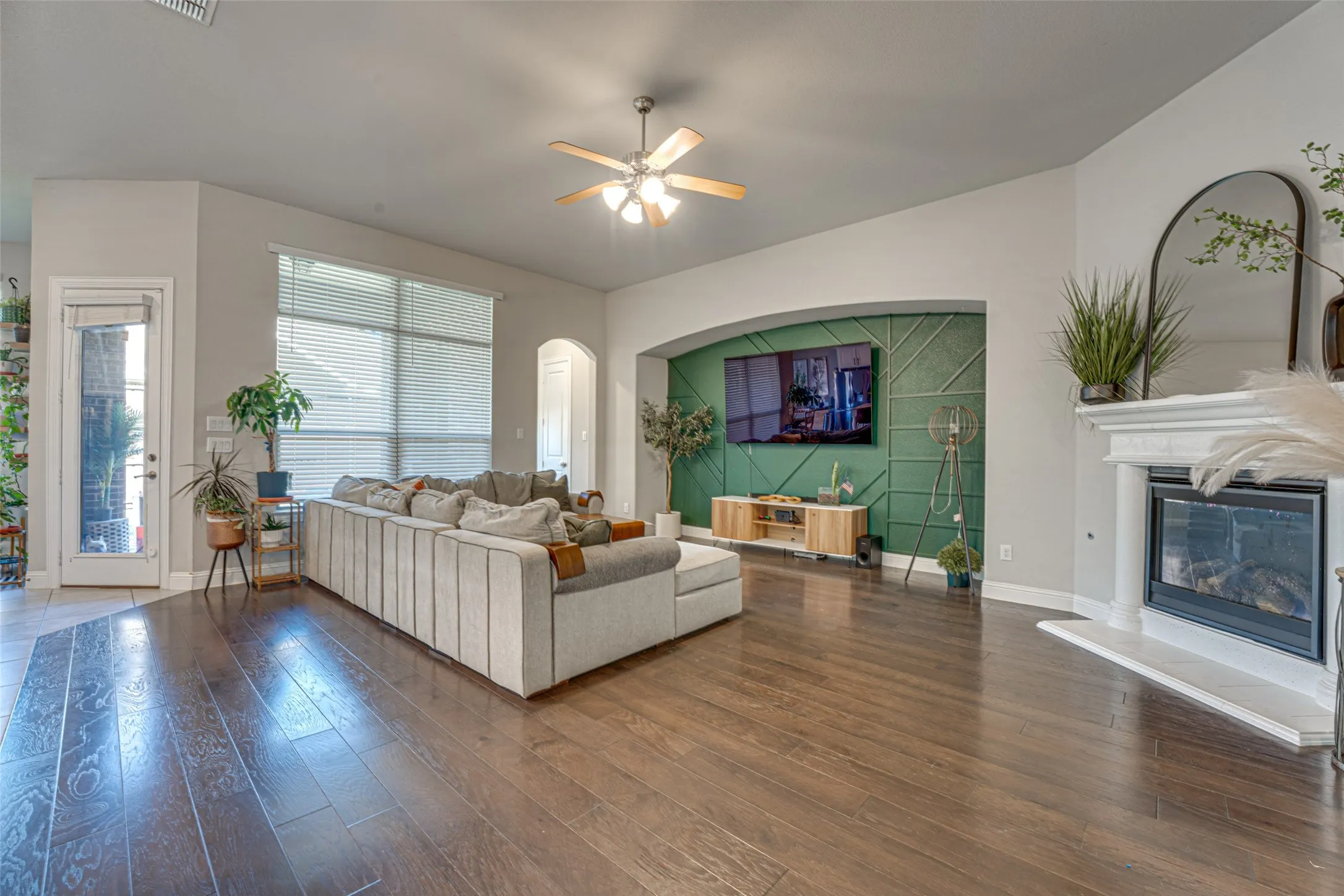Single Family Residence For Sale in Rockwall County , 3315 Royal Ridge Drive, Rockwall, Texas 75087, 3 Bedroom, 3 Bathroom, 3 Garage spaces, 2,697 Sqft, built in 2018, mls#21348466, Real Estate Agent in Rockwall, Homes For Sale in Rockwall county, Homes For Sale in Rockwall, Realtor in Rockwall Texas, Real Estate Brokerage Independent Realty Texas, Luminita Cordes Realtor