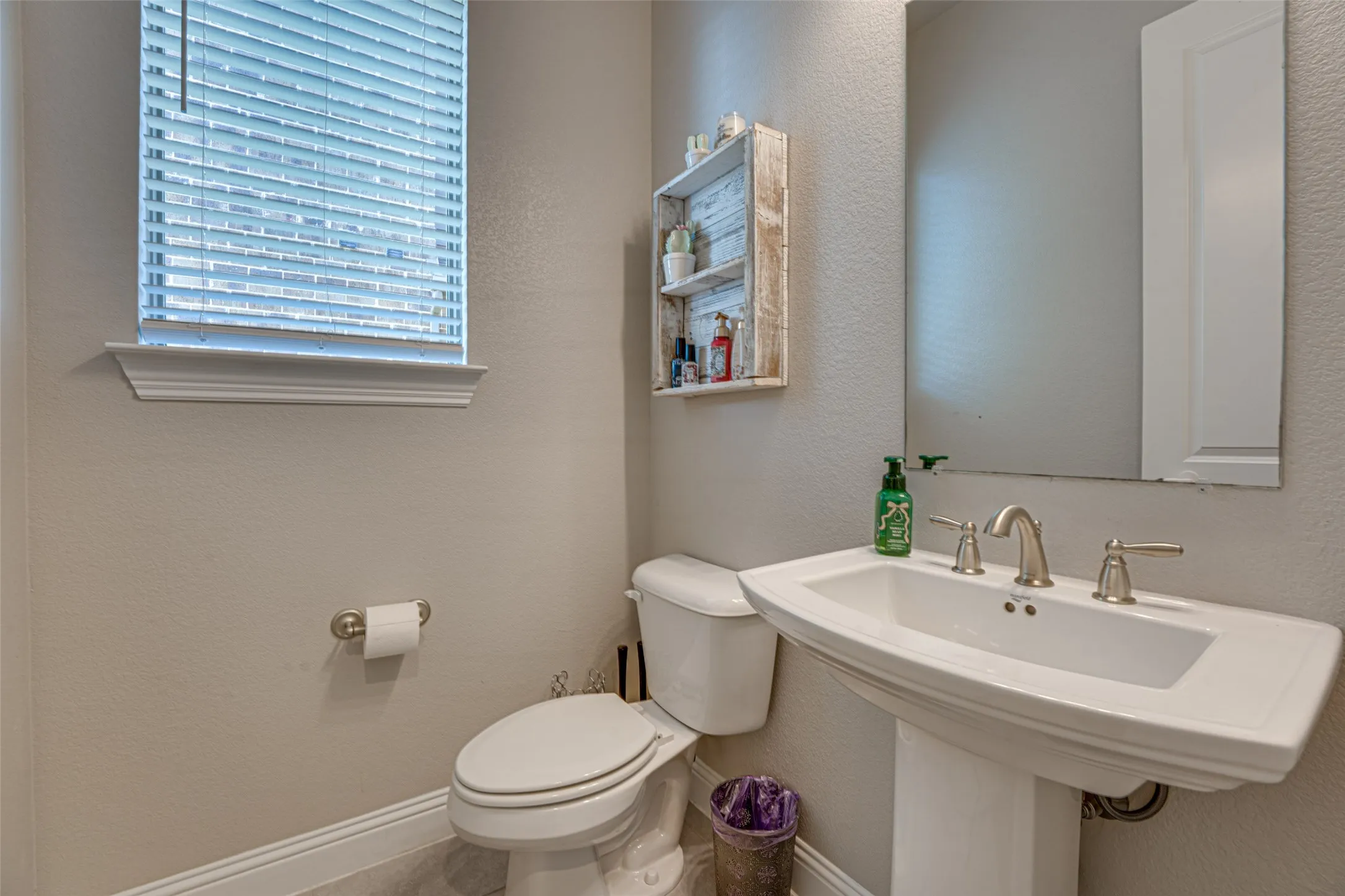 Single Family Residence For Sale in Rockwall County , 3315 Royal Ridge Drive, Rockwall, Texas 75087, 3 Bedroom, 3 Bathroom, 3 Garage spaces, 2,697 Sqft, built in 2018, mls#21348466, Real Estate Agent in Rockwall, Homes For Sale in Rockwall county, Homes For Sale in Rockwall, Realtor in Rockwall Texas, Real Estate Brokerage Independent Realty Texas, Luminita Cordes Realtor