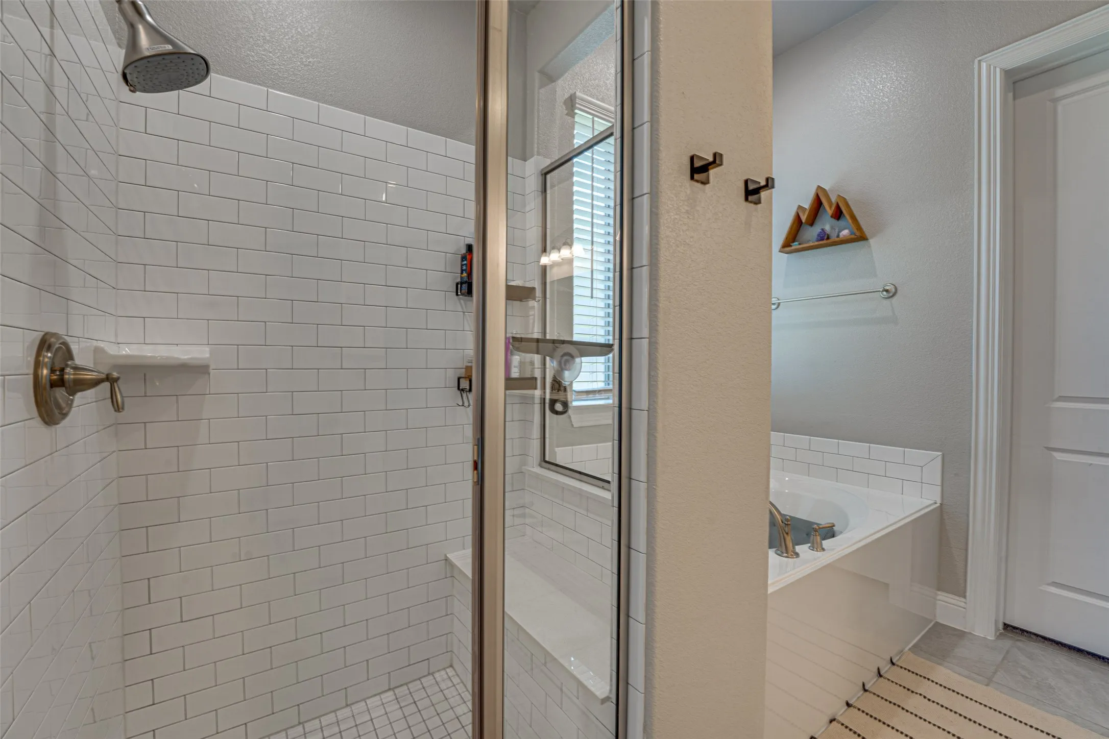 Single Family Residence For Sale in Rockwall County , 3315 Royal Ridge Drive, Rockwall, Texas 75087, 3 Bedroom, 3 Bathroom, 3 Garage spaces, 2,697 Sqft, built in 2018, mls#21348466, Real Estate Agent in Rockwall, Homes For Sale in Rockwall county, Homes For Sale in Rockwall, Realtor in Rockwall Texas, Real Estate Brokerage Independent Realty Texas, Luminita Cordes Realtor