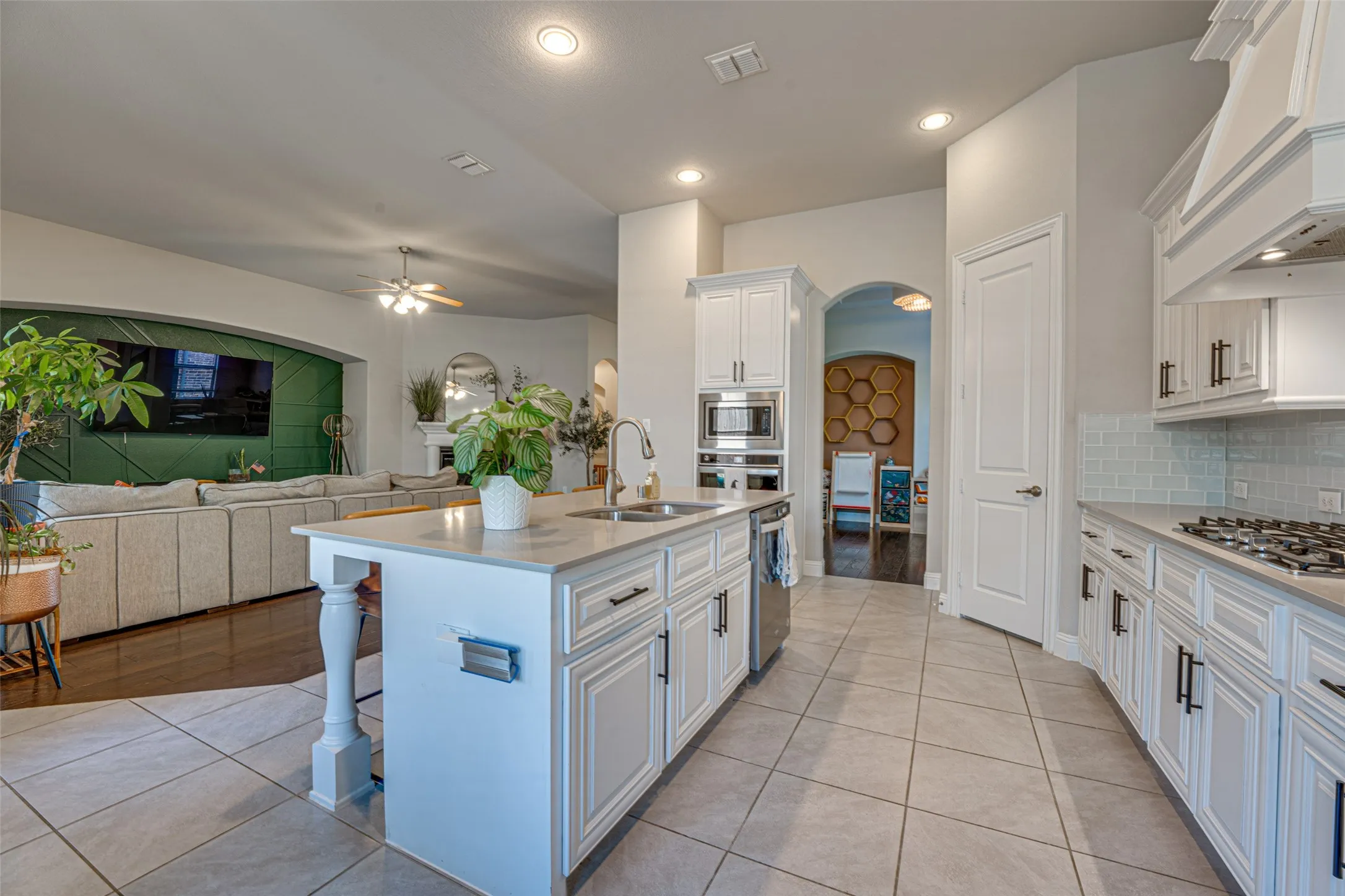 Single Family Residence For Sale in Rockwall County , 3315 Royal Ridge Drive, Rockwall, Texas 75087, 3 Bedroom, 3 Bathroom, 3 Garage spaces, 2,697 Sqft, built in 2018, mls#21348466, Real Estate Agent in Rockwall, Homes For Sale in Rockwall county, Homes For Sale in Rockwall, Realtor in Rockwall Texas, Real Estate Brokerage Independent Realty Texas, Luminita Cordes Realtor