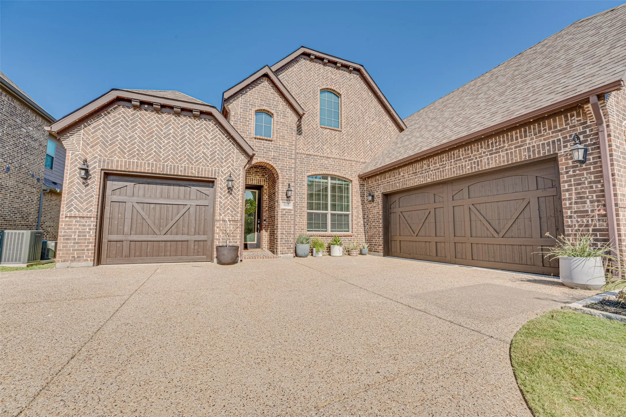 Single Family Residence For Sale in Rockwall County , 3315 Royal Ridge Drive, Rockwall, Texas 75087, 3 Bedroom, 3 Bathroom, 3 Garage spaces, 2,697 Sqft, built in 2018, mls#21348466, Real Estate Agent in Rockwall, Homes For Sale in Rockwall county, Homes For Sale in Rockwall, Realtor in Rockwall Texas, Real Estate Brokerage Independent Realty Texas, Luminita Cordes Realtor