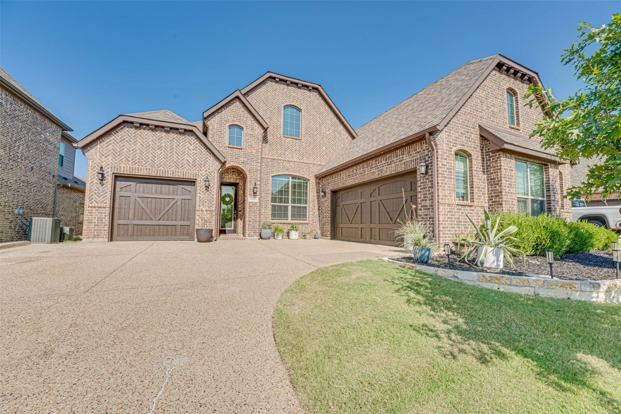 Single Family Residence For Sale in Rockwall County , 3315 Royal Ridge Drive, Rockwall, Texas 75087, 3 Bedroom, 3 Bathroom, 3 Garage spaces, 2,697 Sqft, built in 2018, mls#21348466, Real Estate Agent in Rockwall, Homes For Sale in Rockwall county, Homes For Sale in Rockwall, Realtor in Rockwall Texas, Real Estate Brokerage Independent Realty Texas, Luminita Cordes Realtor
