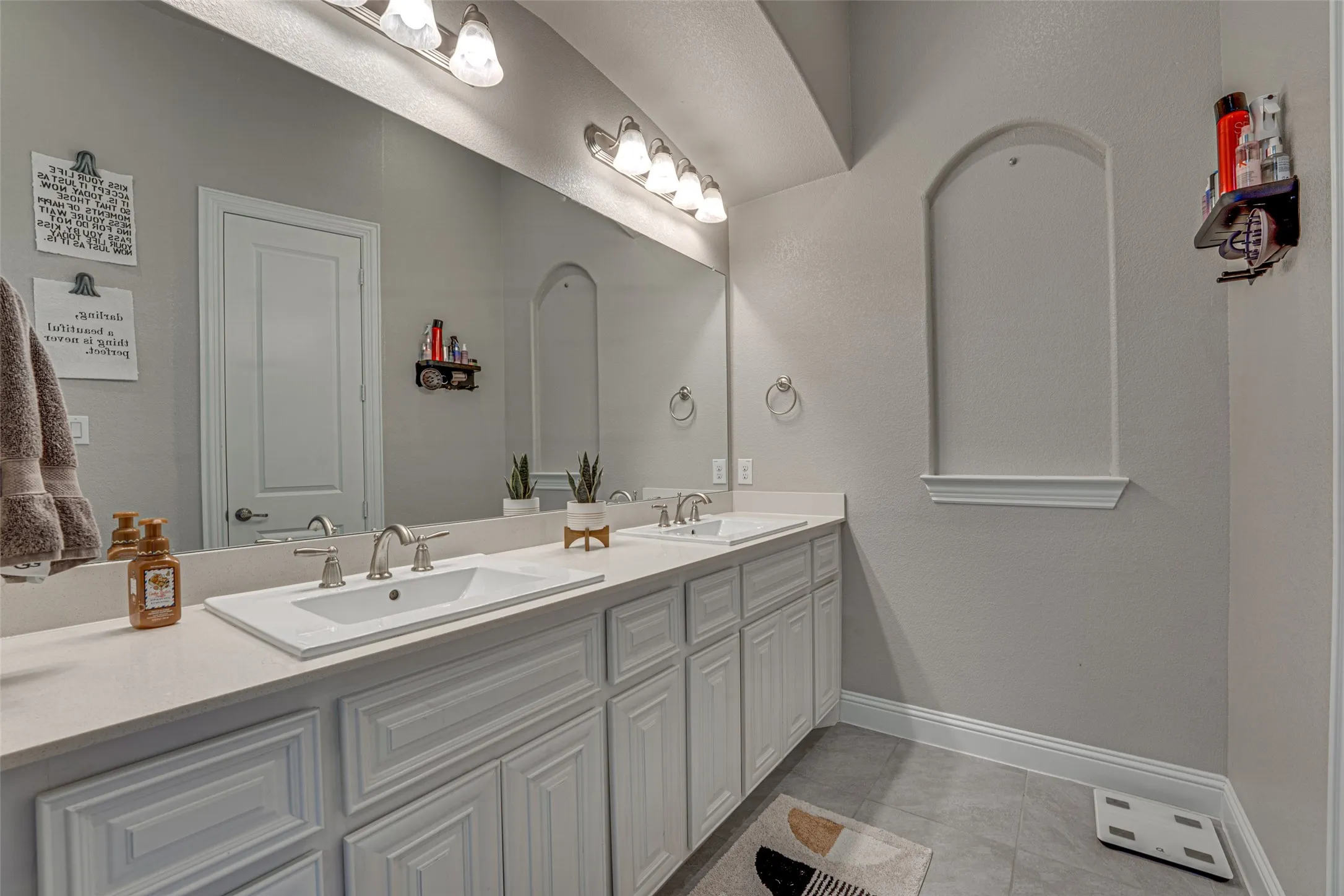 Single Family Residence For Sale in Rockwall County , 3315 Royal Ridge Drive, Rockwall, Texas 75087, 3 Bedroom, 3 Bathroom, 3 Garage spaces, 2,697 Sqft, built in 2018, mls#21348466, Real Estate Agent in Rockwall, Homes For Sale in Rockwall county, Homes For Sale in Rockwall, Realtor in Rockwall Texas, Real Estate Brokerage Independent Realty Texas, Luminita Cordes Realtor
