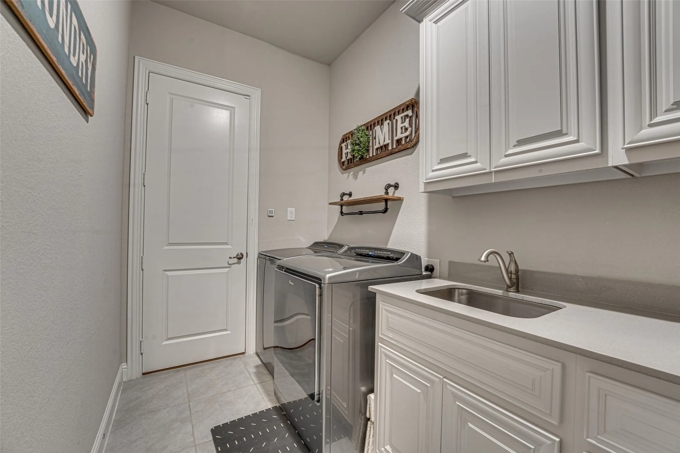 Single Family Residence For Sale in Rockwall County , 3315 Royal Ridge Drive, Rockwall, Texas 75087, 3 Bedroom, 3 Bathroom, 3 Garage spaces, 2,697 Sqft, built in 2018, mls#21348466, Real Estate Agent in Rockwall, Homes For Sale in Rockwall county, Homes For Sale in Rockwall, Realtor in Rockwall Texas, Real Estate Brokerage Independent Realty Texas, Luminita Cordes Realtor