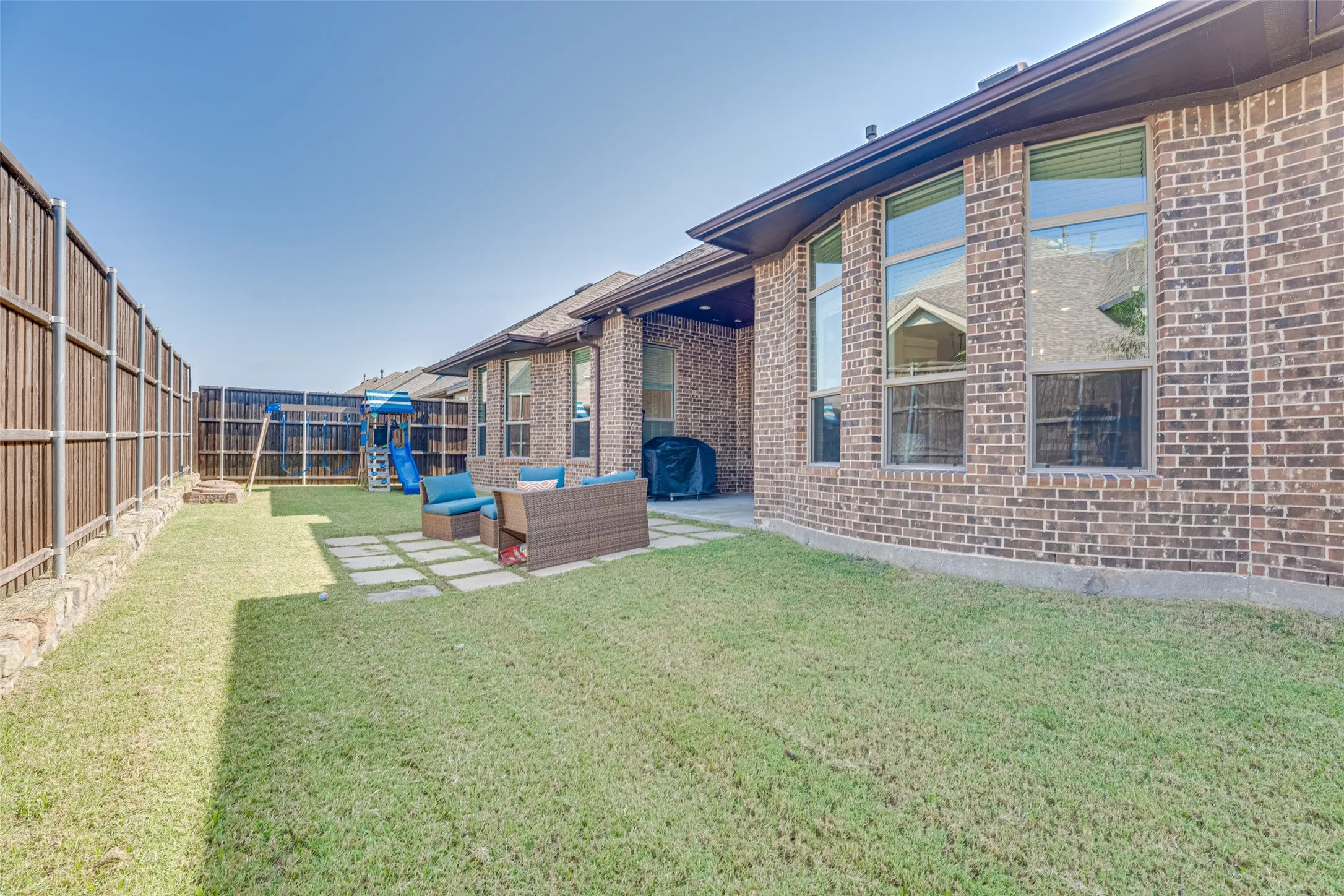 Single Family Residence For Sale in Rockwall County , 3315 Royal Ridge Drive, Rockwall, Texas 75087, 3 Bedroom, 3 Bathroom, 3 Garage spaces, 2,697 Sqft, built in 2018, mls#21348466, Real Estate Agent in Rockwall, Homes For Sale in Rockwall county, Homes For Sale in Rockwall, Realtor in Rockwall Texas, Real Estate Brokerage Independent Realty Texas, Luminita Cordes Realtor