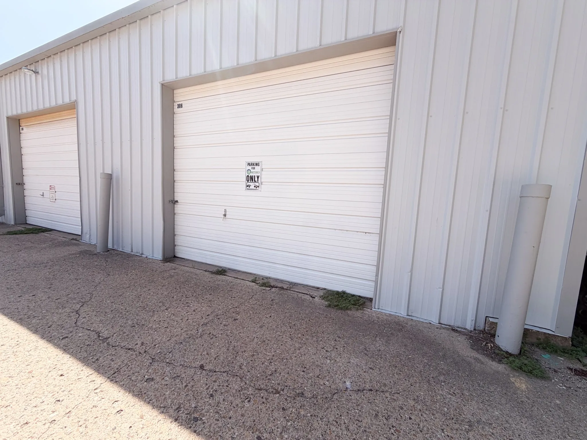 Warehouse For Rent in Ellis County , 1300 W Main Street 306, Waxahachie, Texas 75165, 0, 0, Garage spaces, 0 Sqft, built in 1938, Price $900, mls#21349567, Real Estate Agent in Waxahachie, Homes For Rent in Ellis county, Homes For Rent in Waxahachie, Realtor in Waxahachie Texas, Real Estate Brokerage Independent Realty Texas, Luminita Cordes Realtor