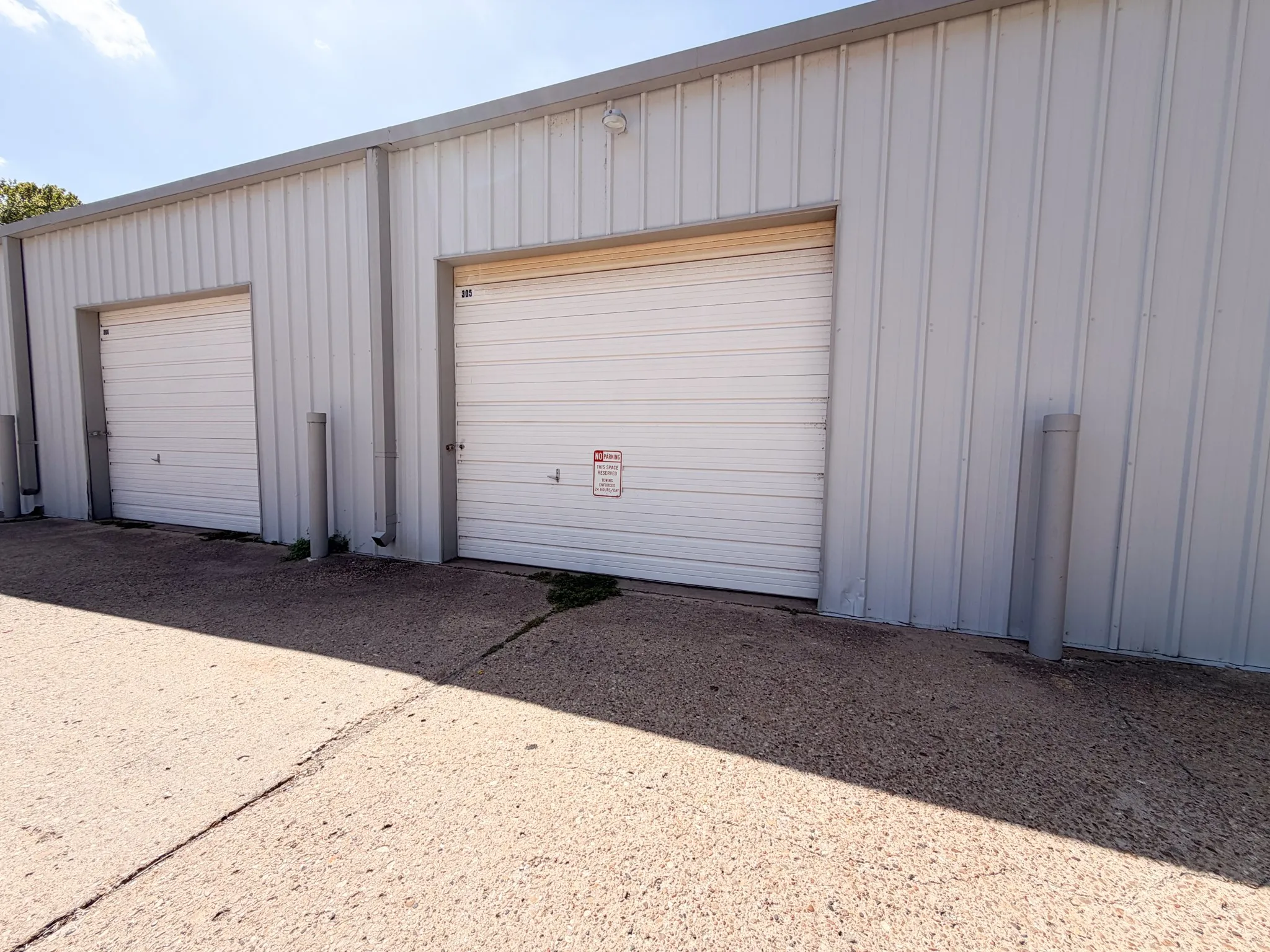 Warehouse For Rent in Ellis County , 1300 W Main Street 305, Waxahachie, Texas 75165, 0, 0, Garage spaces, 0 Sqft, built in 1938, mls#21349570, Real Estate Agent in Waxahachie, Homes For Rent in Ellis county, Homes For Rent in Waxahachie, Realtor in Waxahachie Texas, Real Estate Brokerage Independent Realty Texas, Luminita Cordes Realtor
