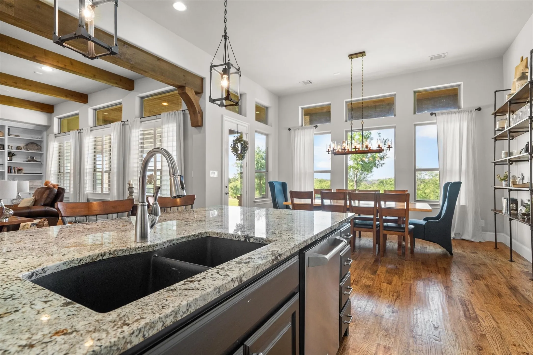 Single Family Residence For Sale in Denton County , 115 Quiet Hill Circle, Copper Canyon, Texas 76226, 5 Bedroom, 4 Bathroom, 4 Garage spaces, 4,144 Sqft, built in 2016, mls#21348697, Real Estate Agent in Copper Canyon, Homes For Sale in Denton county, Homes For Sale in Copper Canyon, Realtor in Copper Canyon Texas, Real Estate Brokerage Independent Realty Texas, Luminita Cordes Realtor