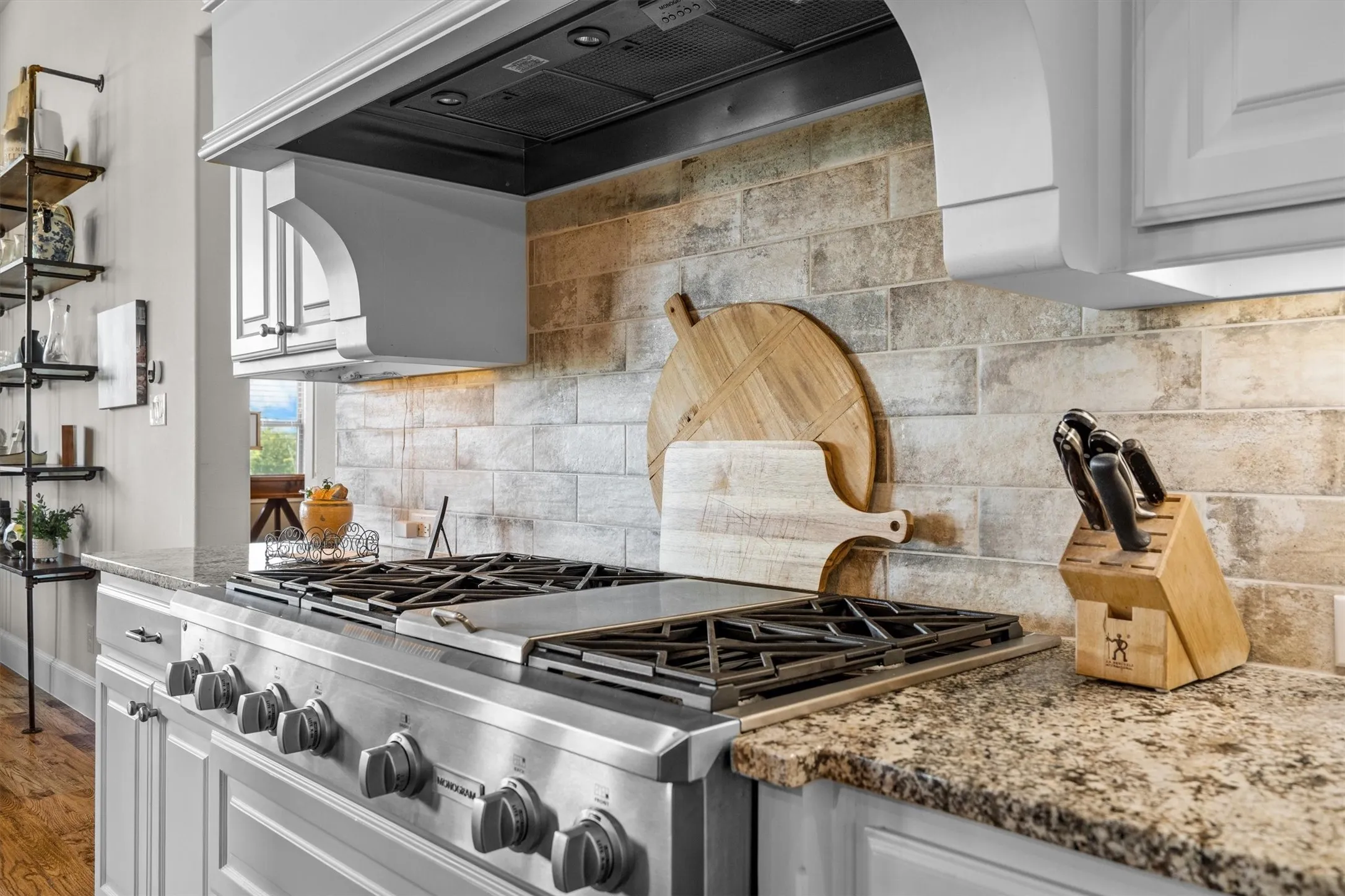 Single Family Residence For Sale in Denton County , 115 Quiet Hill Circle, Copper Canyon, Texas 76226, 5 Bedroom, 4 Bathroom, 4 Garage spaces, 4,144 Sqft, built in 2016, mls#21348697, Real Estate Agent in Copper Canyon, Homes For Sale in Denton county, Homes For Sale in Copper Canyon, Realtor in Copper Canyon Texas, Real Estate Brokerage Independent Realty Texas, Luminita Cordes Realtor