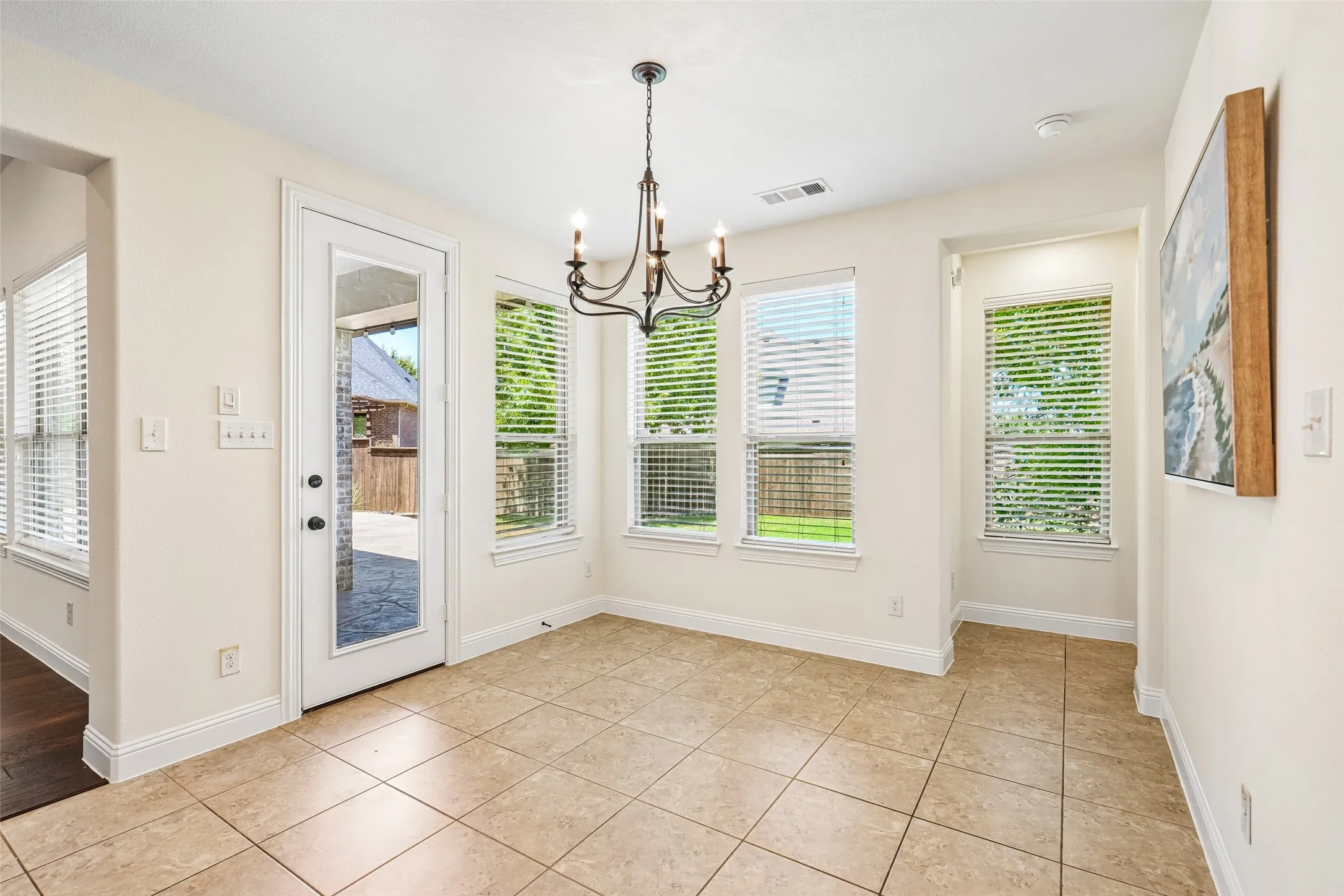 Single Family Residence For Sale in Denton County , 932 Champions Court, Roanoke, Texas 76262, 4 Bedroom, 4 Bathroom, 2 Garage spaces, 3,584 Sqft, built in 2015, mls#21339089, Real Estate Agent in Roanoke, Homes For Sale in Denton county, Homes For Sale in Roanoke, Realtor in Roanoke Texas, Real Estate Brokerage Independent Realty Texas, Luminita Cordes Realtor