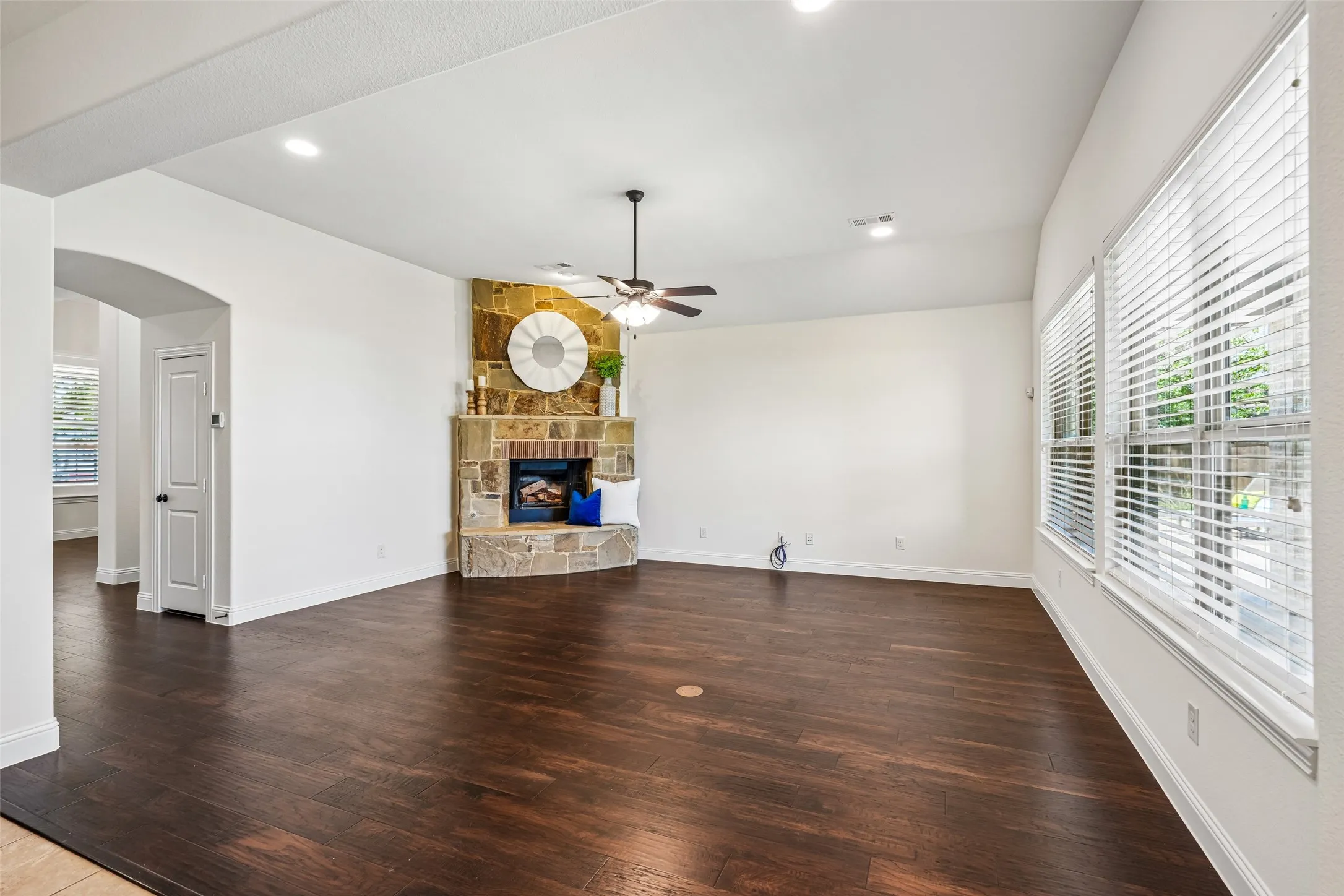 Single Family Residence For Sale in Denton County , 932 Champions Court, Roanoke, Texas 76262, 4 Bedroom, 4 Bathroom, 2 Garage spaces, 3,584 Sqft, built in 2015, mls#21339089, Real Estate Agent in Roanoke, Homes For Sale in Denton county, Homes For Sale in Roanoke, Realtor in Roanoke Texas, Real Estate Brokerage Independent Realty Texas, Luminita Cordes Realtor