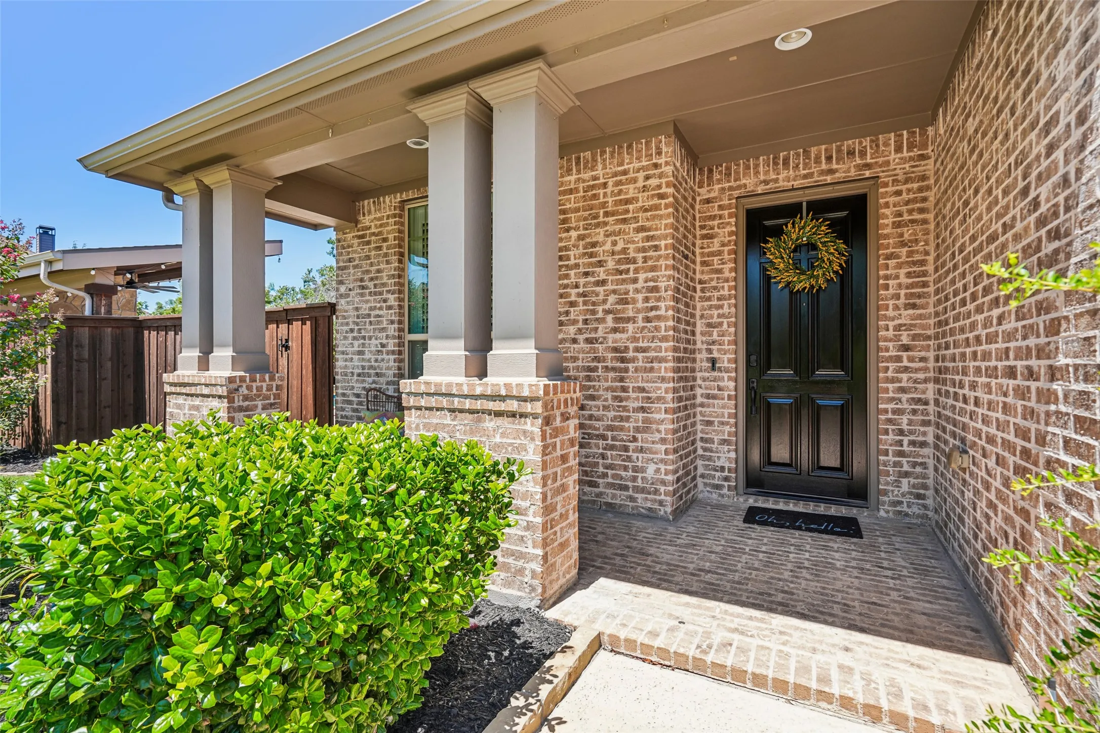 Single Family Residence For Sale in Denton County , 932 Champions Court, Roanoke, Texas 76262, 4 Bedroom, 4 Bathroom, 2 Garage spaces, 3,584 Sqft, built in 2015, mls#21339089, Real Estate Agent in Roanoke, Homes For Sale in Denton county, Homes For Sale in Roanoke, Realtor in Roanoke Texas, Real Estate Brokerage Independent Realty Texas, Luminita Cordes Realtor
