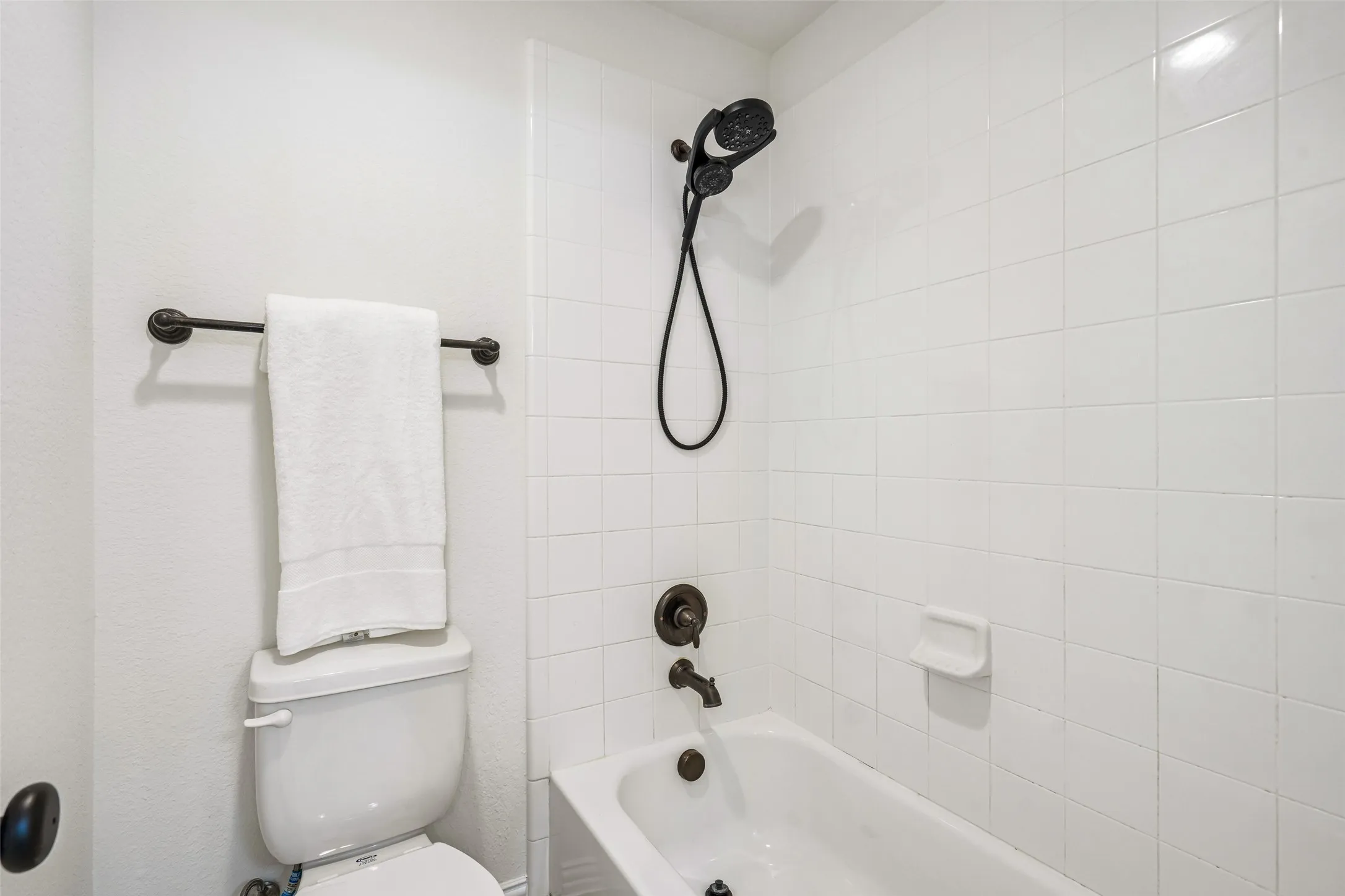 Single Family Residence For Sale in Denton County , 932 Champions Court, Roanoke, Texas 76262, 4 Bedroom, 4 Bathroom, 2 Garage spaces, 3,584 Sqft, built in 2015, mls#21339089, Real Estate Agent in Roanoke, Homes For Sale in Denton county, Homes For Sale in Roanoke, Realtor in Roanoke Texas, Real Estate Brokerage Independent Realty Texas, Luminita Cordes Realtor
