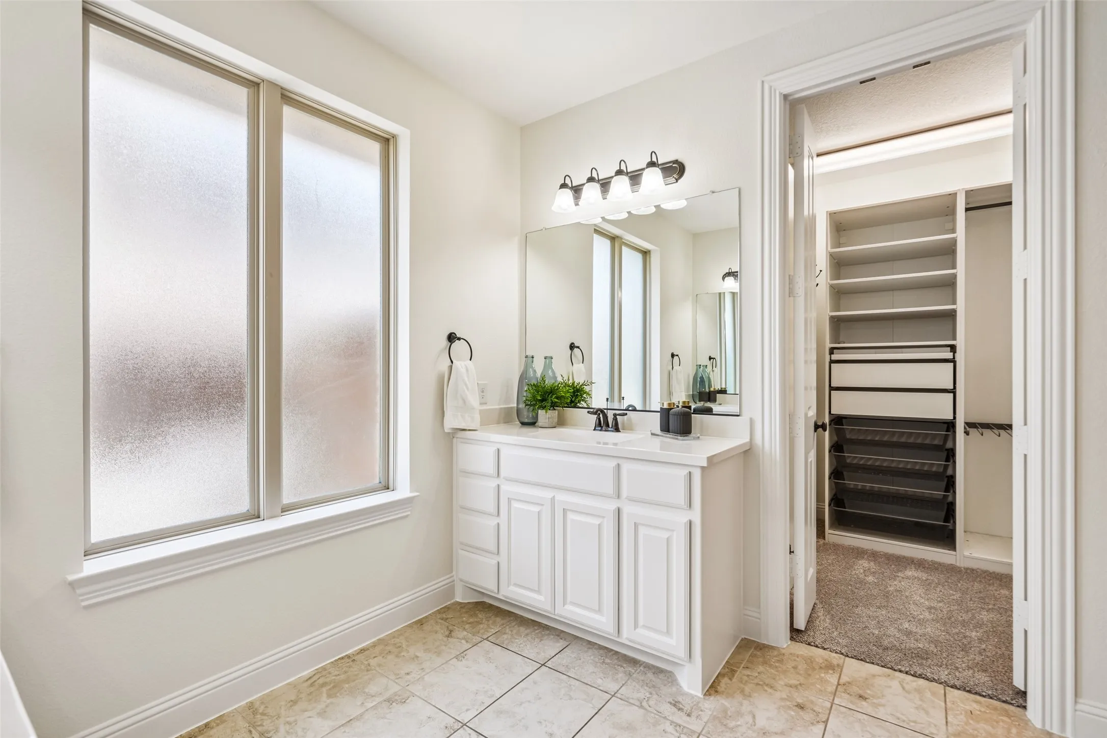 Single Family Residence For Sale in Denton County , 932 Champions Court, Roanoke, Texas 76262, 4 Bedroom, 4 Bathroom, 2 Garage spaces, 3,584 Sqft, built in 2015, mls#21339089, Real Estate Agent in Roanoke, Homes For Sale in Denton county, Homes For Sale in Roanoke, Realtor in Roanoke Texas, Real Estate Brokerage Independent Realty Texas, Luminita Cordes Realtor