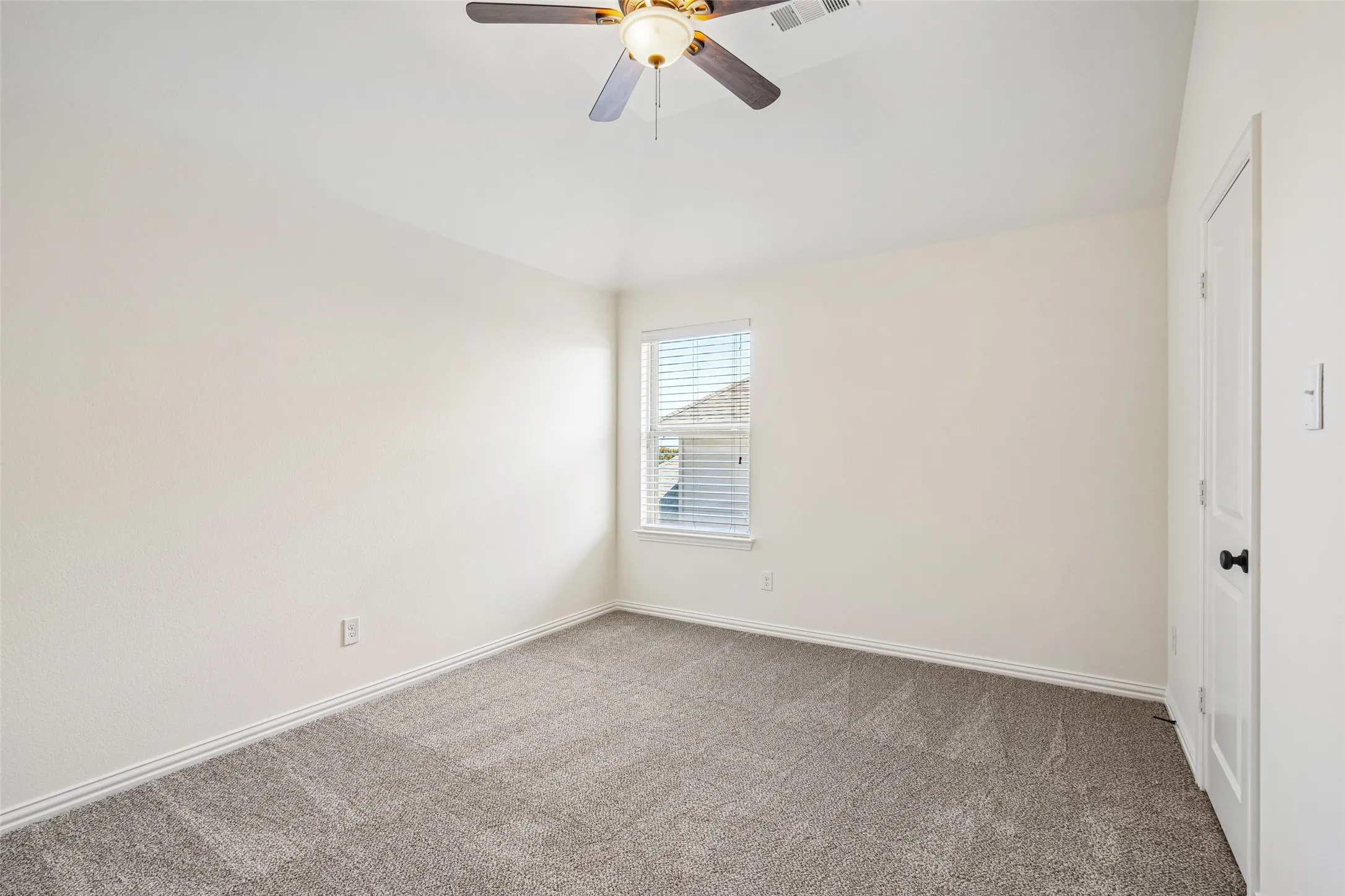Single Family Residence For Sale in Denton County , 932 Champions Court, Roanoke, Texas 76262, 4 Bedroom, 4 Bathroom, 2 Garage spaces, 3,584 Sqft, built in 2015, mls#21339089, Real Estate Agent in Roanoke, Homes For Sale in Denton county, Homes For Sale in Roanoke, Realtor in Roanoke Texas, Real Estate Brokerage Independent Realty Texas, Luminita Cordes Realtor