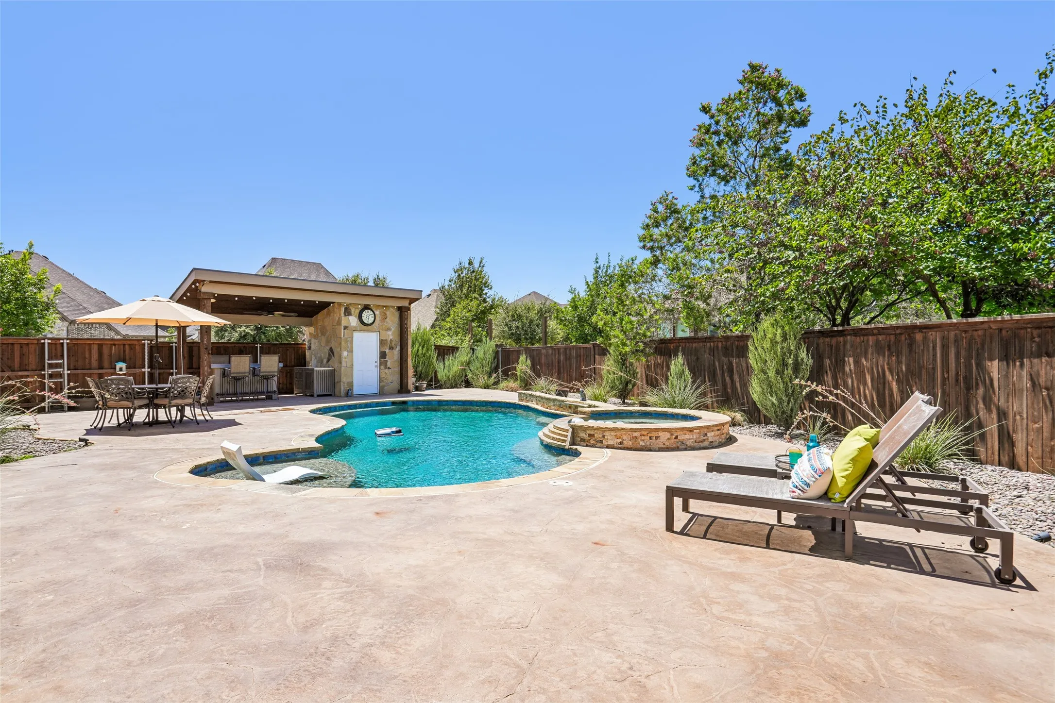 Single Family Residence For Sale in Denton County , 932 Champions Court, Roanoke, Texas 76262, 4 Bedroom, 4 Bathroom, 2 Garage spaces, 3,584 Sqft, built in 2015, mls#21339089, Real Estate Agent in Roanoke, Homes For Sale in Denton county, Homes For Sale in Roanoke, Realtor in Roanoke Texas, Real Estate Brokerage Independent Realty Texas, Luminita Cordes Realtor