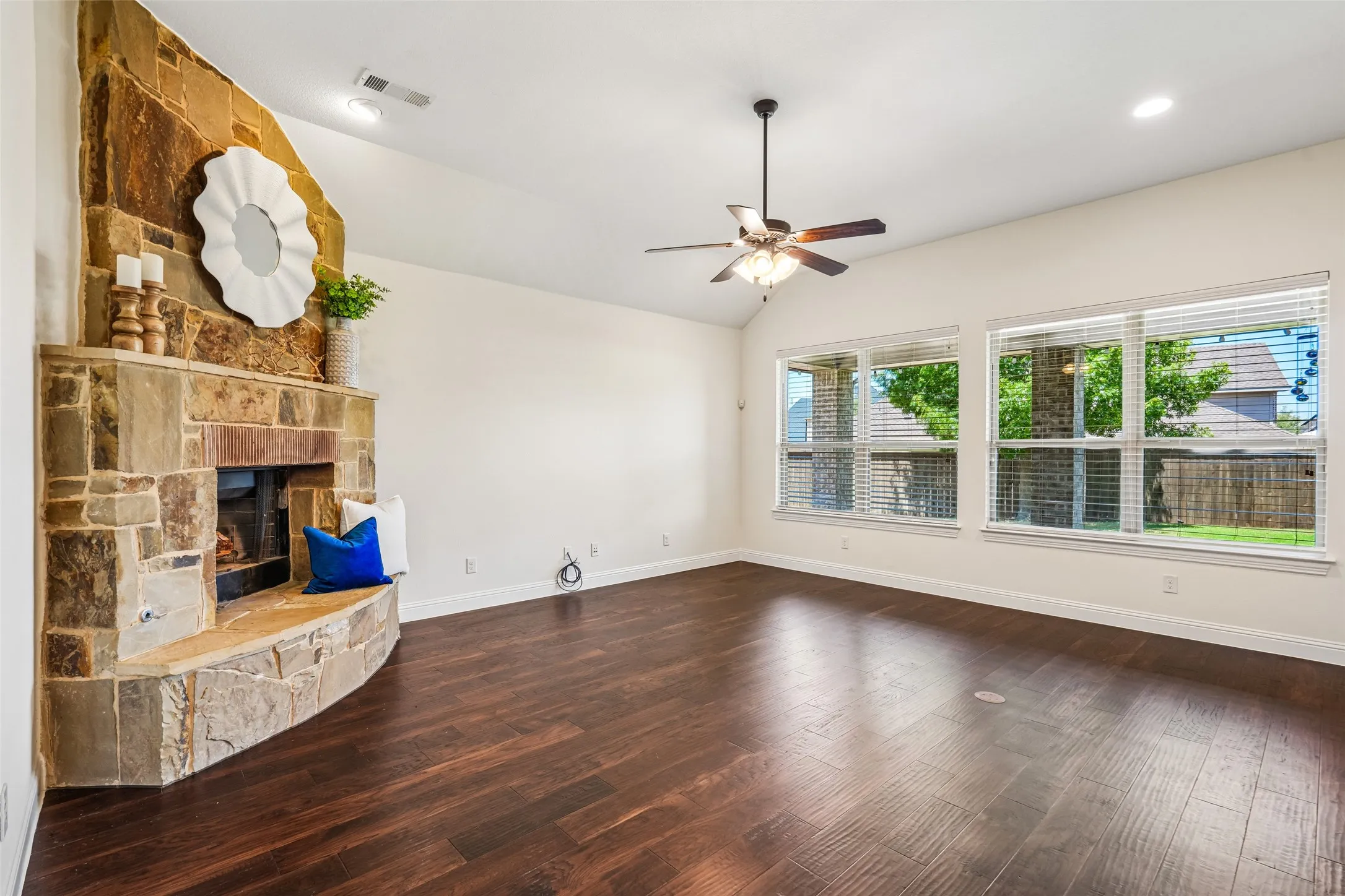 Single Family Residence For Sale in Denton County , 932 Champions Court, Roanoke, Texas 76262, 4 Bedroom, 4 Bathroom, 2 Garage spaces, 3,584 Sqft, built in 2015, mls#21339089, Real Estate Agent in Roanoke, Homes For Sale in Denton county, Homes For Sale in Roanoke, Realtor in Roanoke Texas, Real Estate Brokerage Independent Realty Texas, Luminita Cordes Realtor