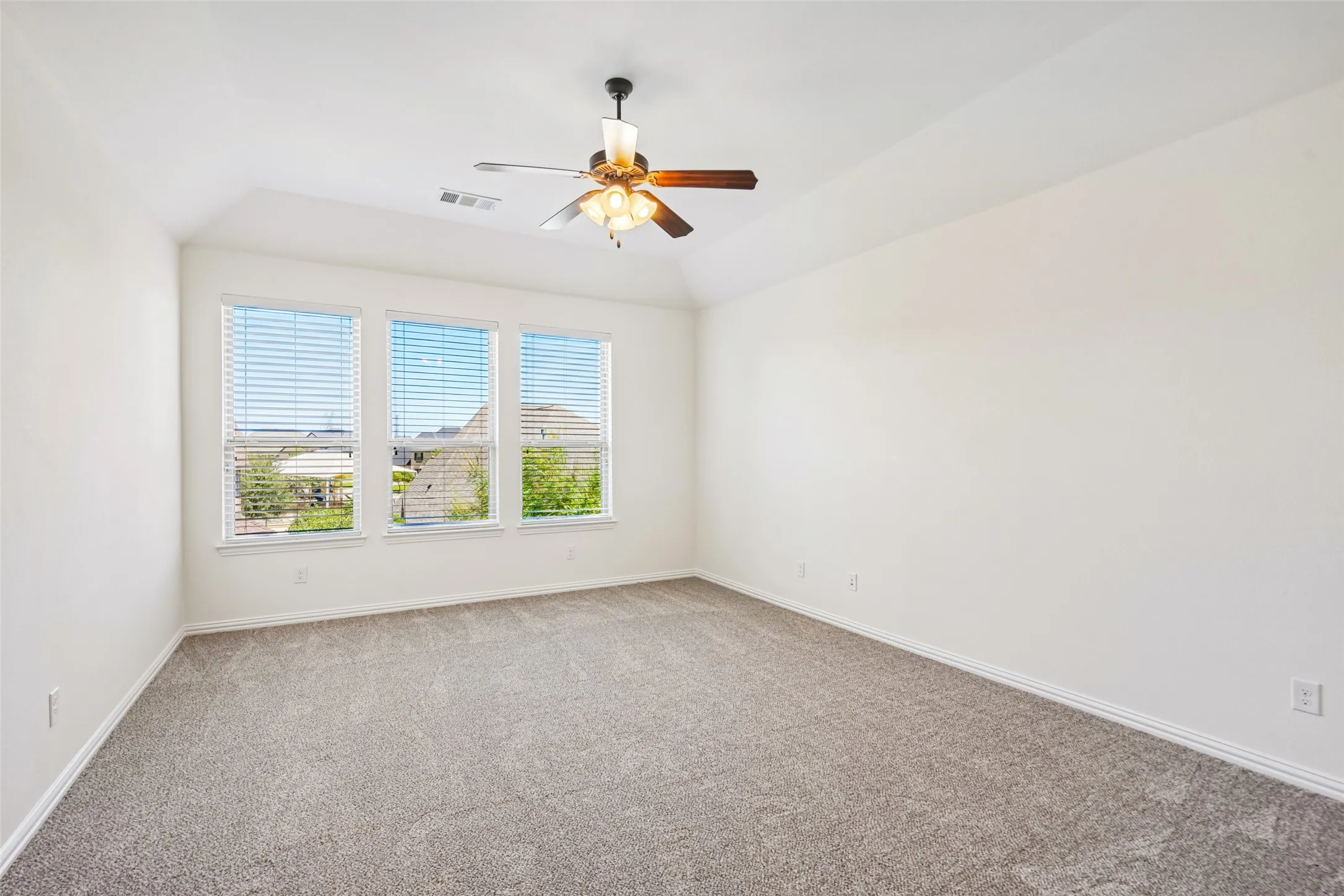 Single Family Residence For Sale in Denton County , 932 Champions Court, Roanoke, Texas 76262, 4 Bedroom, 4 Bathroom, 2 Garage spaces, 3,584 Sqft, built in 2015, mls#21339089, Real Estate Agent in Roanoke, Homes For Sale in Denton county, Homes For Sale in Roanoke, Realtor in Roanoke Texas, Real Estate Brokerage Independent Realty Texas, Luminita Cordes Realtor