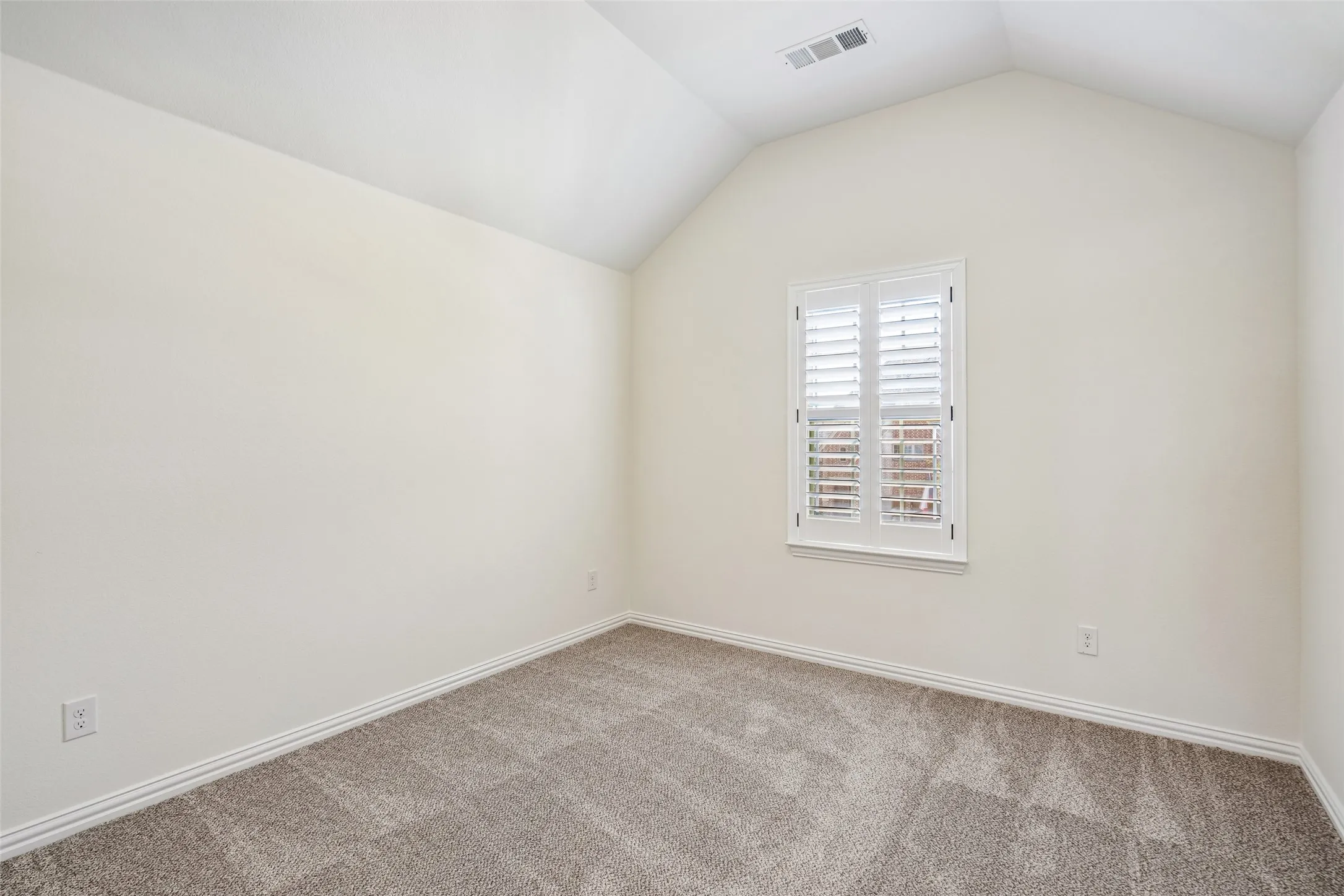 Single Family Residence For Sale in Denton County , 932 Champions Court, Roanoke, Texas 76262, 4 Bedroom, 4 Bathroom, 2 Garage spaces, 3,584 Sqft, built in 2015, mls#21339089, Real Estate Agent in Roanoke, Homes For Sale in Denton county, Homes For Sale in Roanoke, Realtor in Roanoke Texas, Real Estate Brokerage Independent Realty Texas, Luminita Cordes Realtor