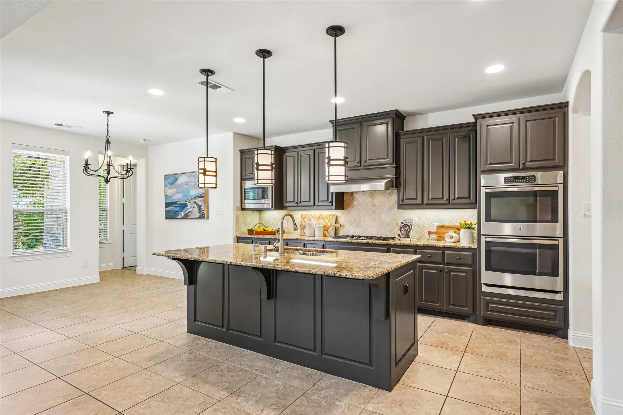 Single Family Residence For Sale in Denton County , 932 Champions Court, Roanoke, Texas 76262, 4 Bedroom, 4 Bathroom, 2 Garage spaces, 3,584 Sqft, built in 2015, mls#21339089, Real Estate Agent in Roanoke, Homes For Sale in Denton county, Homes For Sale in Roanoke, Realtor in Roanoke Texas, Real Estate Brokerage Independent Realty Texas, Luminita Cordes Realtor
