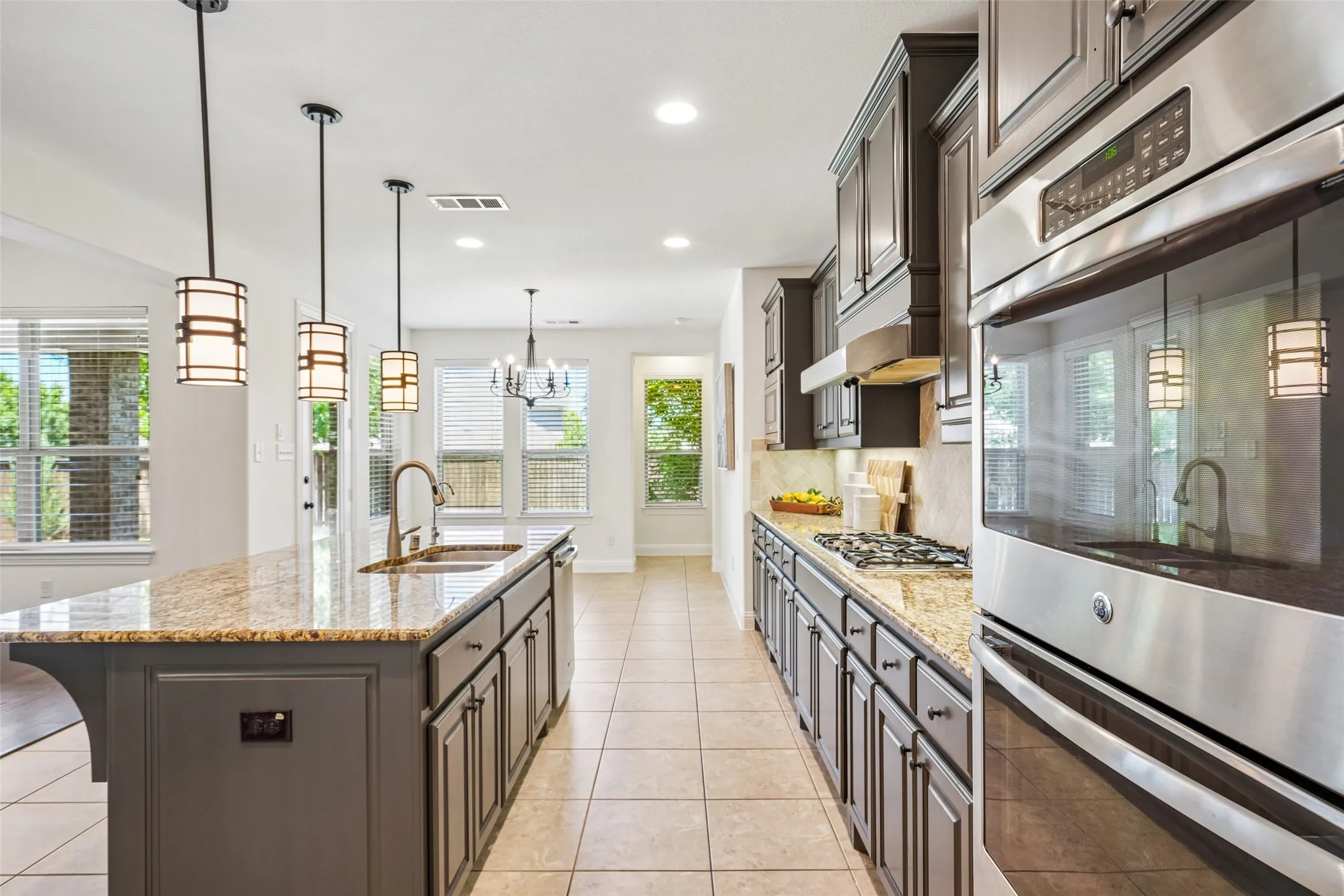 Single Family Residence For Sale in Denton County , 932 Champions Court, Roanoke, Texas 76262, 4 Bedroom, 4 Bathroom, 2 Garage spaces, 3,584 Sqft, built in 2015, mls#21339089, Real Estate Agent in Roanoke, Homes For Sale in Denton county, Homes For Sale in Roanoke, Realtor in Roanoke Texas, Real Estate Brokerage Independent Realty Texas, Luminita Cordes Realtor
