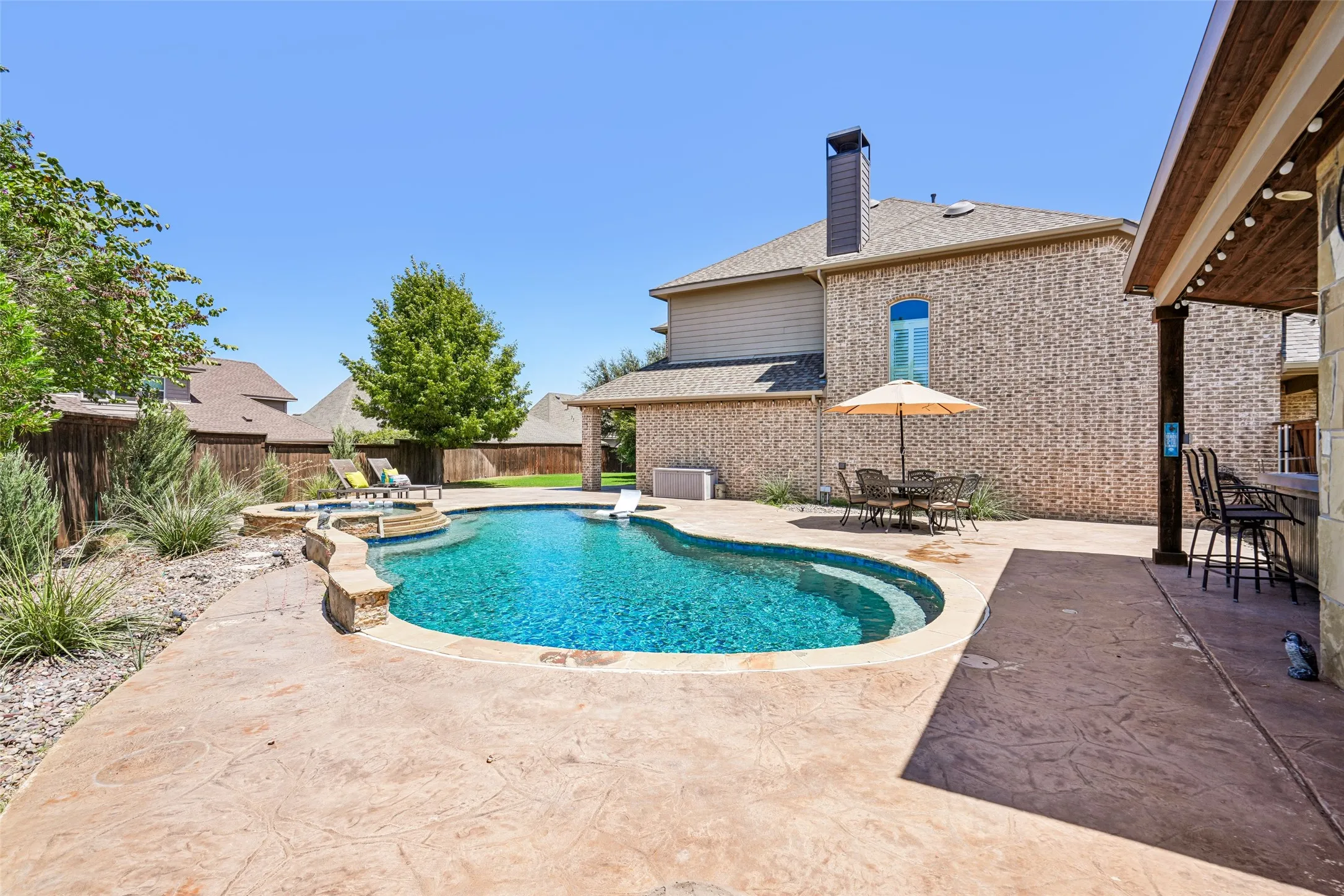 Single Family Residence For Sale in Denton County , 932 Champions Court, Roanoke, Texas 76262, 4 Bedroom, 4 Bathroom, 2 Garage spaces, 3,584 Sqft, built in 2015, mls#21339089, Real Estate Agent in Roanoke, Homes For Sale in Denton county, Homes For Sale in Roanoke, Realtor in Roanoke Texas, Real Estate Brokerage Independent Realty Texas, Luminita Cordes Realtor