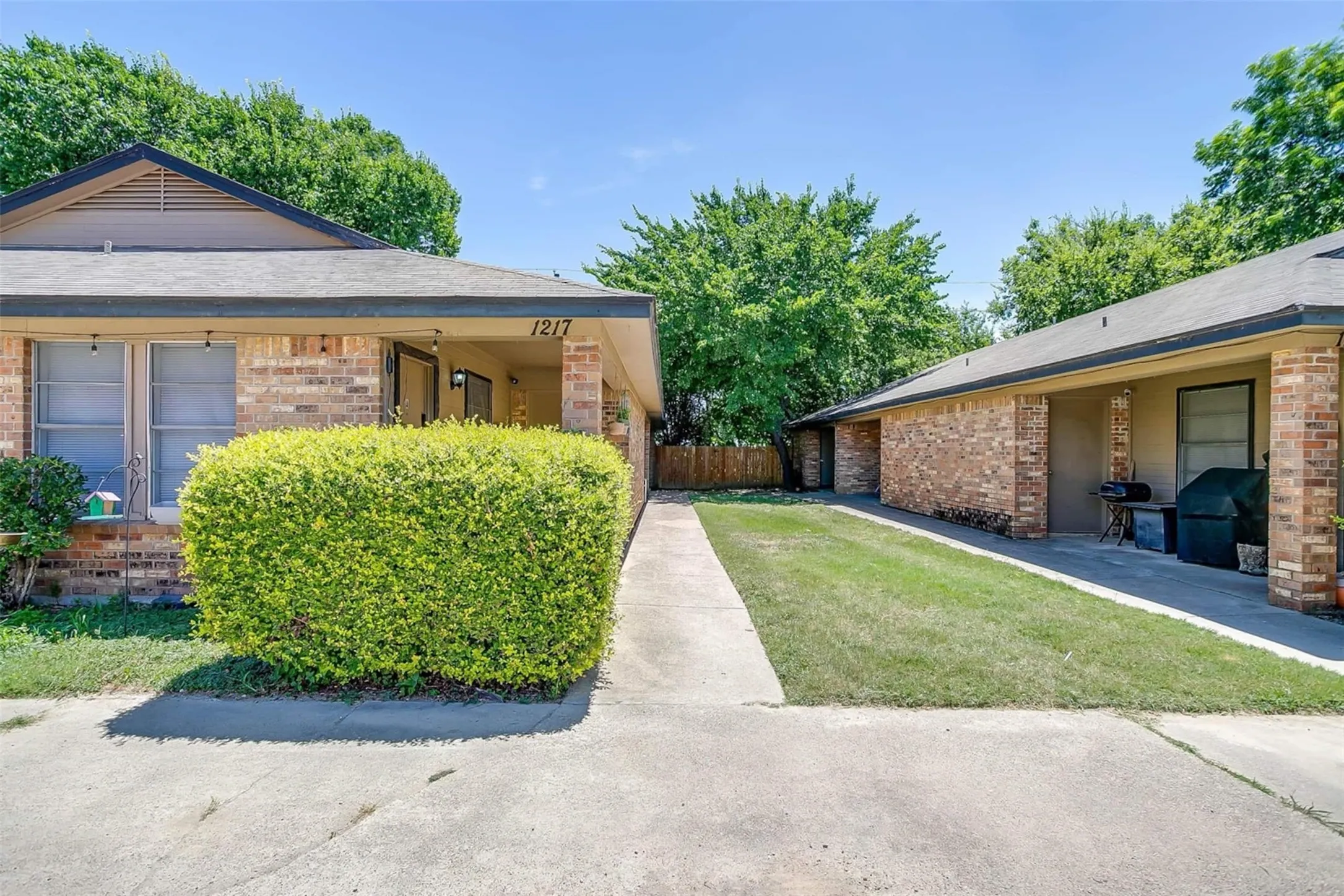 Triplex For Sale in Tarrant County , 1217 Kimbrough Street, White Settlement, Texas 76108, 12 Bedroom, 6 Bathroom, Garage spaces, 0 Sqft, built in 1985, mls#21342304, Real Estate Agent in White Settlement, Homes For Sale in Tarrant county, Homes For Sale in White Settlement, Realtor in White Settlement Texas, Real Estate Brokerage Independent Realty Texas, Luminita Cordes Realtor