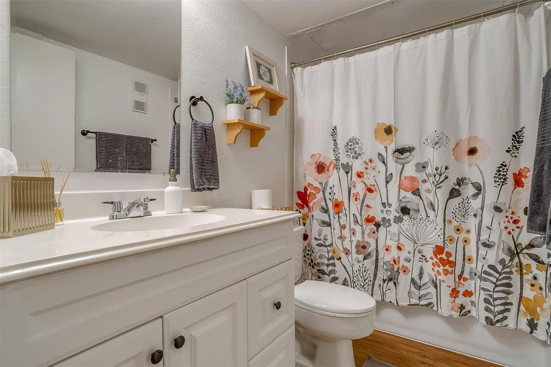 Triplex For Sale in Tarrant County , 1217 Kimbrough Street, White Settlement, Texas 76108, 12 Bedroom, 6 Bathroom, Garage spaces, 0 Sqft, built in 1985, mls#21342304, Real Estate Agent in White Settlement, Homes For Sale in Tarrant county, Homes For Sale in White Settlement, Realtor in White Settlement Texas, Real Estate Brokerage Independent Realty Texas, Luminita Cordes Realtor
