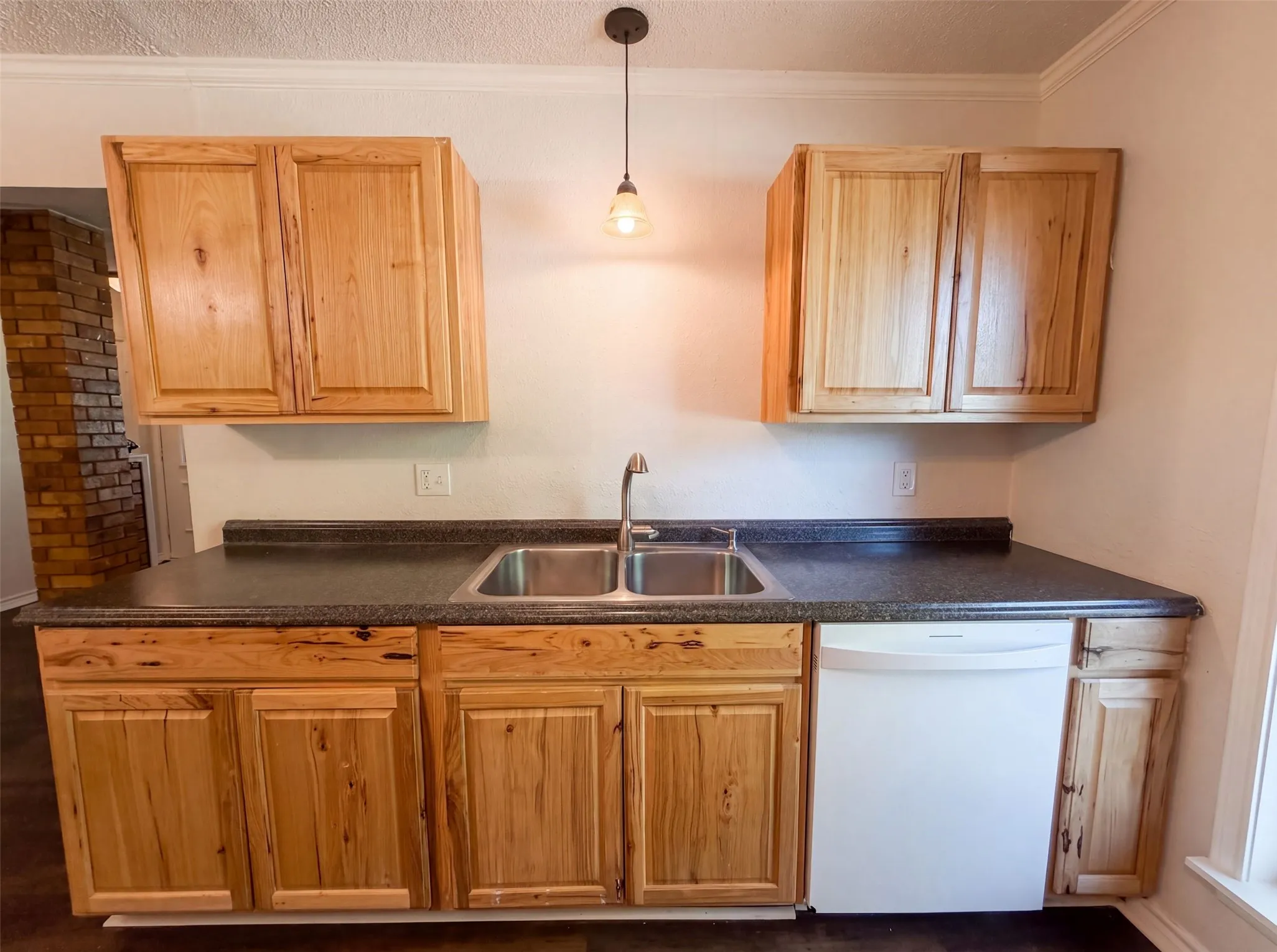 Single Family Residence For Sale in Ellis County , 1406 Tad Street, Ennis, Texas 75119, 3 Bedroom, 2 Bathroom, 2 Garage spaces, 1,269 Sqft, built in 1984, mls#21349575, Real Estate Agent in Ennis, Homes For Sale in Ellis county, Homes For Sale in Ennis, Realtor in Ennis Texas, Real Estate Brokerage Independent Realty Texas, Luminita Cordes Realtor