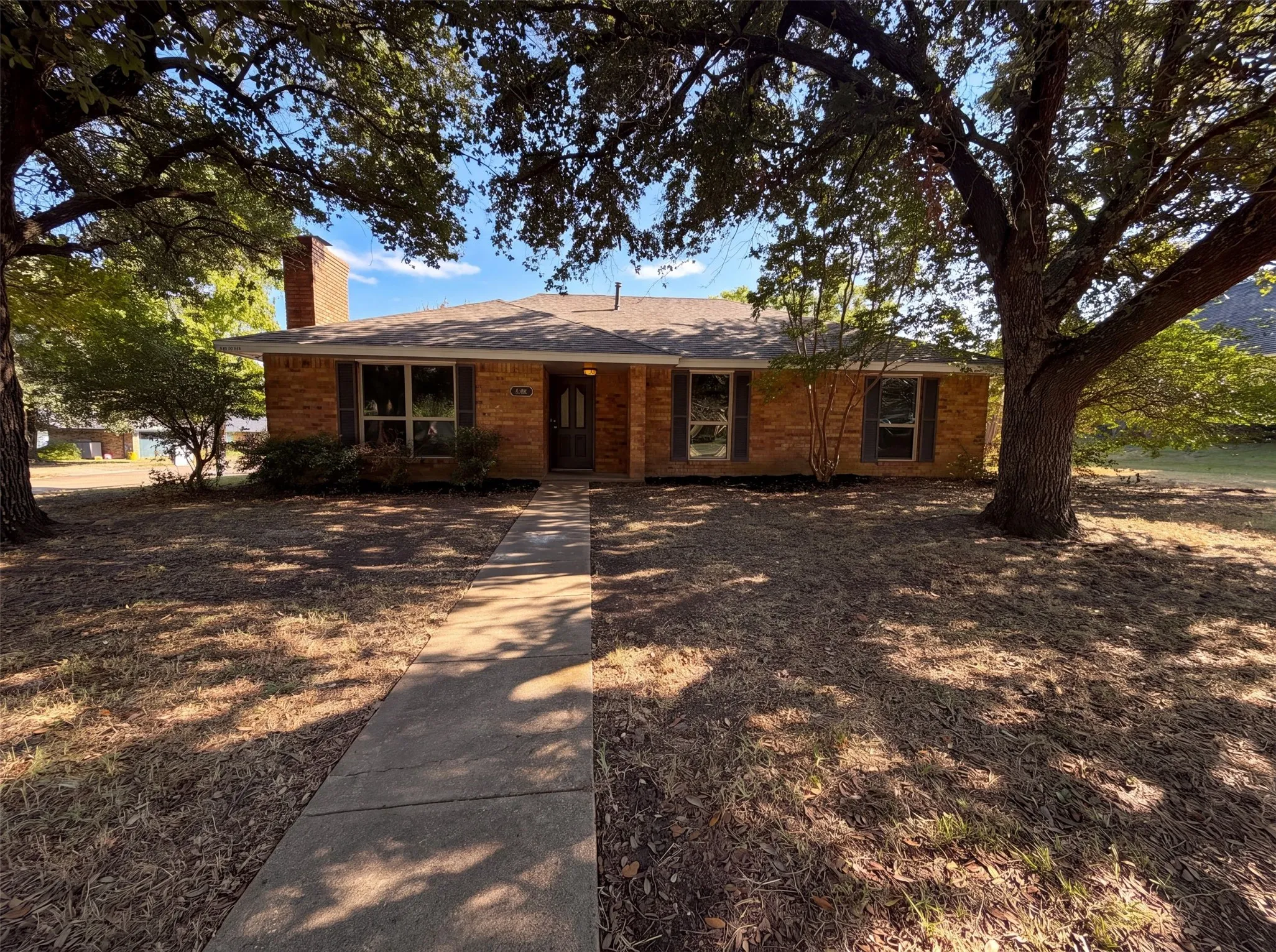 Single Family Residence For Sale in Ellis County , 1406 Tad Street, Ennis, Texas 75119, 3 Bedroom, 2 Bathroom, 2 Garage spaces, 1,269 Sqft, built in 1984, mls#21349575, Real Estate Agent in Ennis, Homes For Sale in Ellis county, Homes For Sale in Ennis, Realtor in Ennis Texas, Real Estate Brokerage Independent Realty Texas, Luminita Cordes Realtor
