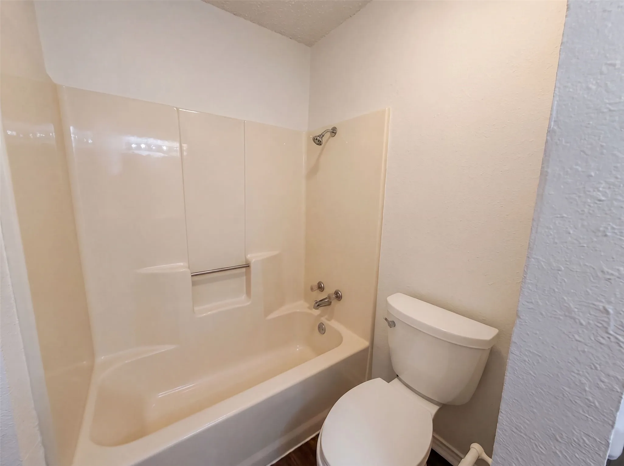 Single Family Residence For Sale in Ellis County , 1406 Tad Street, Ennis, Texas 75119, 3 Bedroom, 2 Bathroom, 2 Garage spaces, 1,269 Sqft, built in 1984, mls#21349575, Real Estate Agent in Ennis, Homes For Sale in Ellis county, Homes For Sale in Ennis, Realtor in Ennis Texas, Real Estate Brokerage Independent Realty Texas, Luminita Cordes Realtor