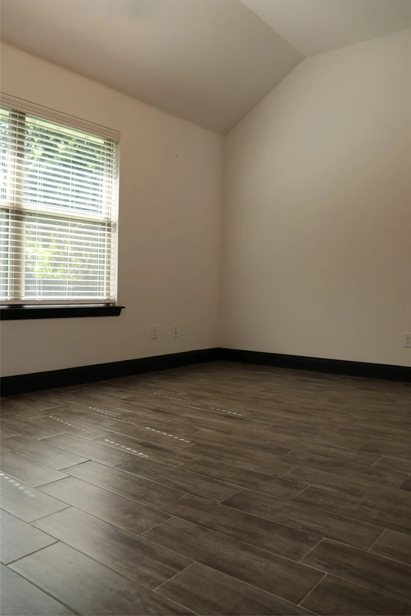 Single Family Residence For Sale in Parker County , 213 Clover Circle, Weatherford, Texas 76086, 3 Bedroom, 2 Bathroom, 2 Garage spaces, 1,332 Sqft, built in 2021, mls#21348685, Real Estate Agent in Weatherford, Homes For Sale in Parker county, Homes For Sale in Weatherford, Realtor in Weatherford Texas, Real Estate Brokerage Independent Realty Texas, Luminita Cordes Realtor