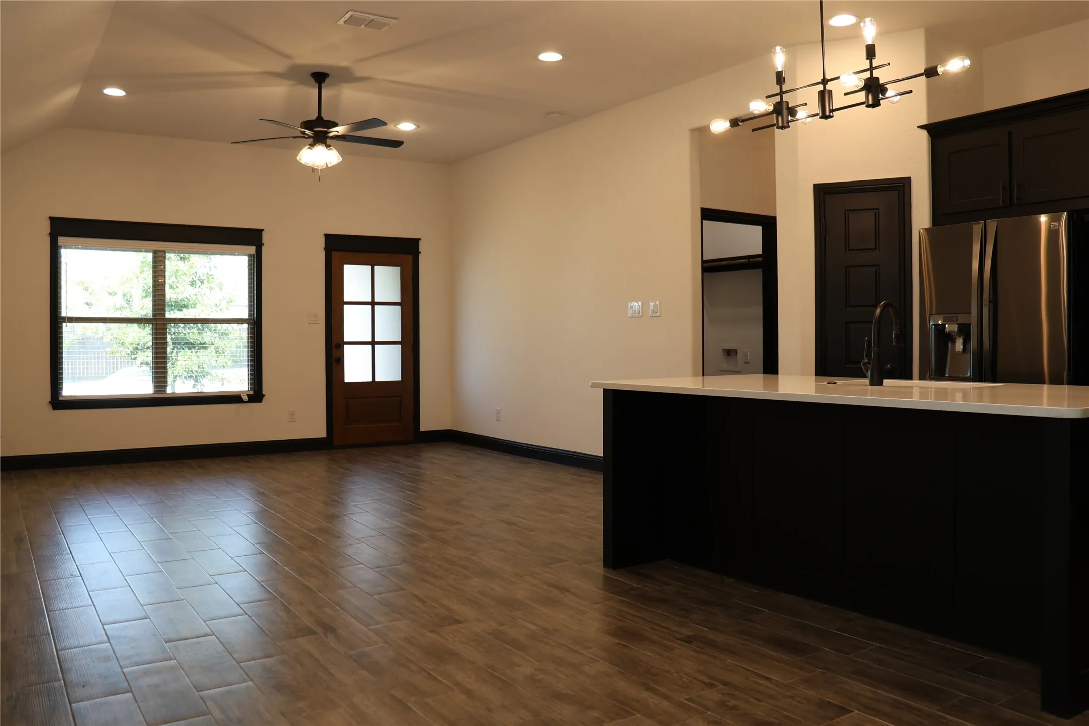 Single Family Residence For Sale in Parker County , 213 Clover Circle, Weatherford, Texas 76086, 3 Bedroom, 2 Bathroom, 2 Garage spaces, 1,332 Sqft, built in 2021, mls#21348685, Real Estate Agent in Weatherford, Homes For Sale in Parker county, Homes For Sale in Weatherford, Realtor in Weatherford Texas, Real Estate Brokerage Independent Realty Texas, Luminita Cordes Realtor
