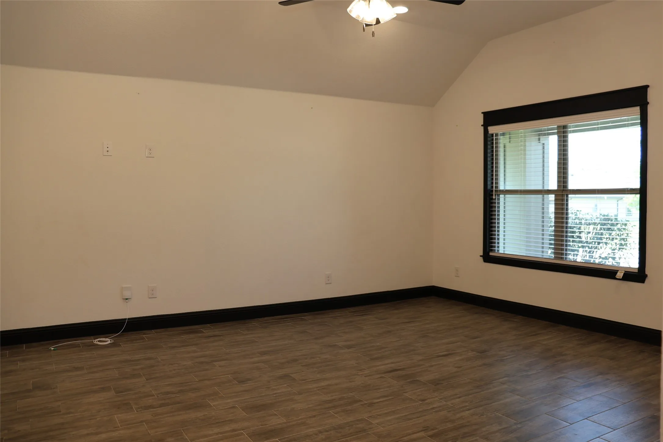 Single Family Residence For Sale in Parker County , 213 Clover Circle, Weatherford, Texas 76086, 3 Bedroom, 2 Bathroom, 2 Garage spaces, 1,332 Sqft, built in 2021, mls#21348685, Real Estate Agent in Weatherford, Homes For Sale in Parker county, Homes For Sale in Weatherford, Realtor in Weatherford Texas, Real Estate Brokerage Independent Realty Texas, Luminita Cordes Realtor