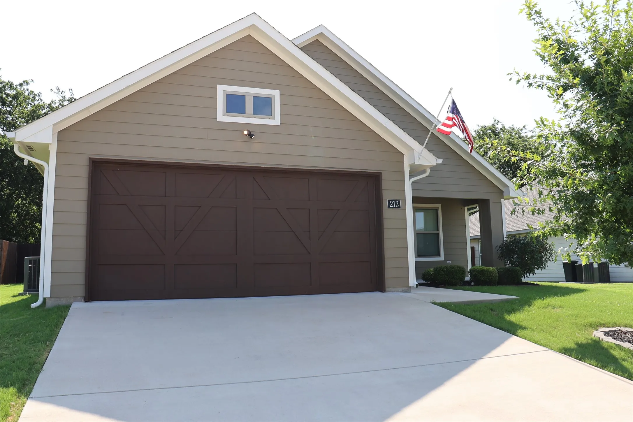 Single Family Residence For Sale in Parker County , 213 Clover Circle, Weatherford, Texas 76086, 3 Bedroom, 2 Bathroom, 2 Garage spaces, 1,332 Sqft, built in 2021, mls#21348685, Real Estate Agent in Weatherford, Homes For Sale in Parker county, Homes For Sale in Weatherford, Realtor in Weatherford Texas, Real Estate Brokerage Independent Realty Texas, Luminita Cordes Realtor