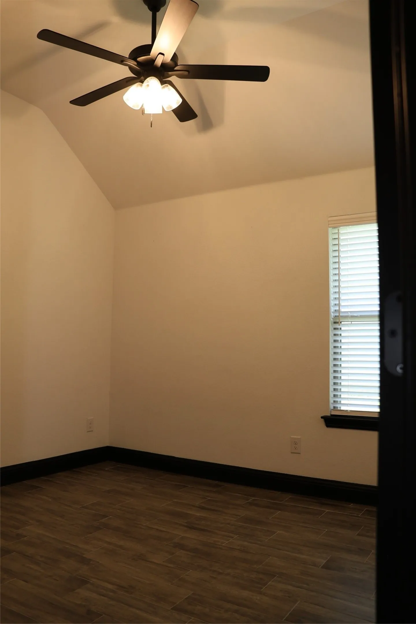 Single Family Residence For Sale in Parker County , 213 Clover Circle, Weatherford, Texas 76086, 3 Bedroom, 2 Bathroom, 2 Garage spaces, 1,332 Sqft, built in 2021, mls#21348685, Real Estate Agent in Weatherford, Homes For Sale in Parker county, Homes For Sale in Weatherford, Realtor in Weatherford Texas, Real Estate Brokerage Independent Realty Texas, Luminita Cordes Realtor