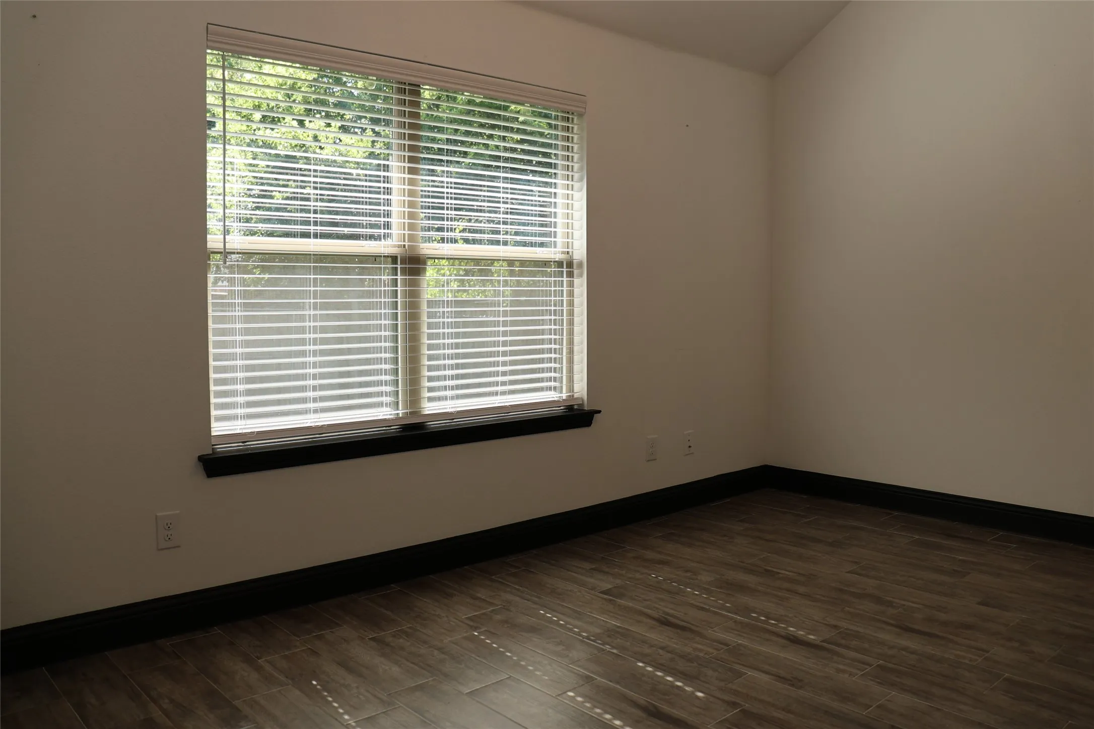Single Family Residence For Sale in Parker County , 213 Clover Circle, Weatherford, Texas 76086, 3 Bedroom, 2 Bathroom, 2 Garage spaces, 1,332 Sqft, built in 2021, mls#21348685, Real Estate Agent in Weatherford, Homes For Sale in Parker county, Homes For Sale in Weatherford, Realtor in Weatherford Texas, Real Estate Brokerage Independent Realty Texas, Luminita Cordes Realtor