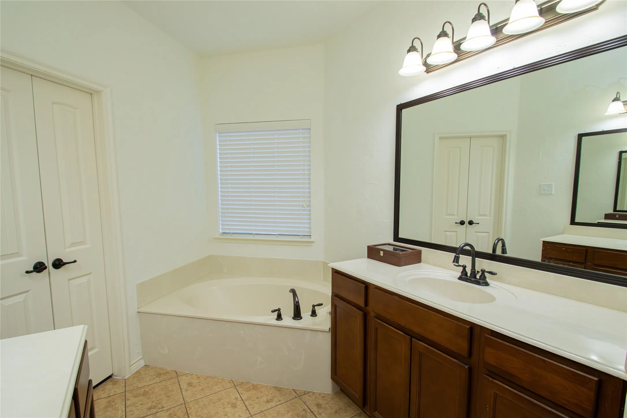 Single Family Residence For Rent in Collin County , 10017 Bell Rock Road, Frisco, Texas 75035, 4 Bedroom, 3 Bathroom, 2 Garage spaces, 2,646 Sqft, built in 2009, mls#21348224, Real Estate Agent in Frisco, Homes For Rent in Collin county, Homes For Rent in Frisco, Realtor in Frisco Texas, Real Estate Brokerage Independent Realty Texas, Luminita Cordes Realtor