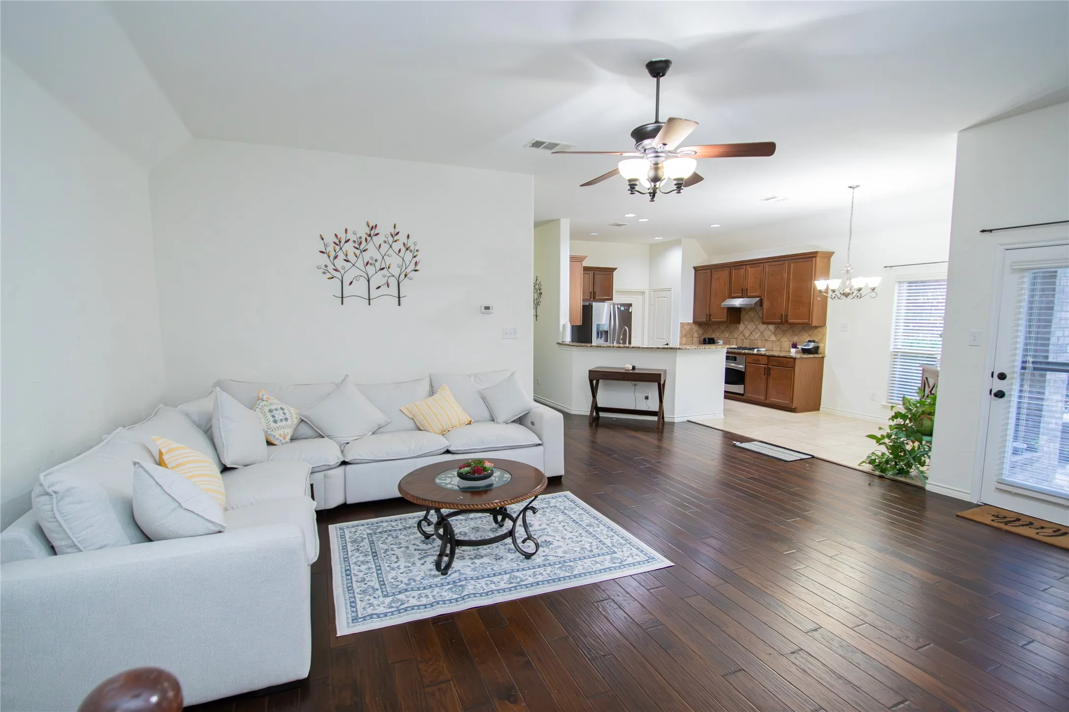 Single Family Residence For Rent in Collin County , 10017 Bell Rock Road, Frisco, Texas 75035, 4 Bedroom, 3 Bathroom, 2 Garage spaces, 2,646 Sqft, built in 2009, mls#21348224, Real Estate Agent in Frisco, Homes For Rent in Collin county, Homes For Rent in Frisco, Realtor in Frisco Texas, Real Estate Brokerage Independent Realty Texas, Luminita Cordes Realtor