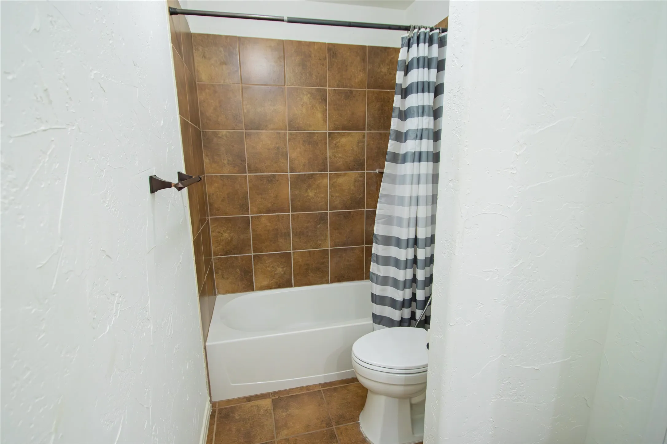 Single Family Residence For Rent in Collin County , 10017 Bell Rock Road, Frisco, Texas 75035, 4 Bedroom, 3 Bathroom, 2 Garage spaces, 2,646 Sqft, built in 2009, mls#21348224, Real Estate Agent in Frisco, Homes For Rent in Collin county, Homes For Rent in Frisco, Realtor in Frisco Texas, Real Estate Brokerage Independent Realty Texas, Luminita Cordes Realtor