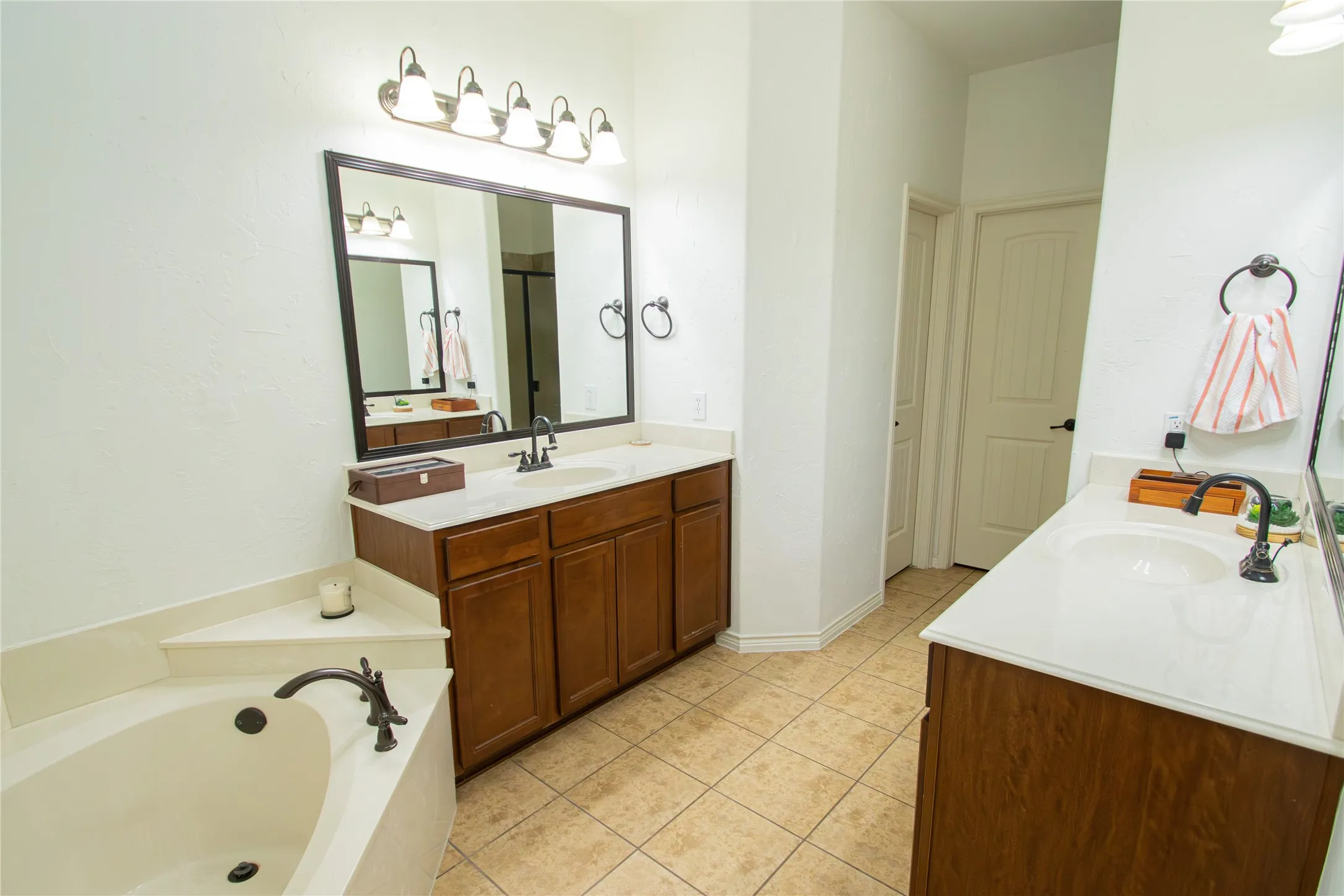 Single Family Residence For Rent in Collin County , 10017 Bell Rock Road, Frisco, Texas 75035, 4 Bedroom, 3 Bathroom, 2 Garage spaces, 2,646 Sqft, built in 2009, mls#21348224, Real Estate Agent in Frisco, Homes For Rent in Collin county, Homes For Rent in Frisco, Realtor in Frisco Texas, Real Estate Brokerage Independent Realty Texas, Luminita Cordes Realtor