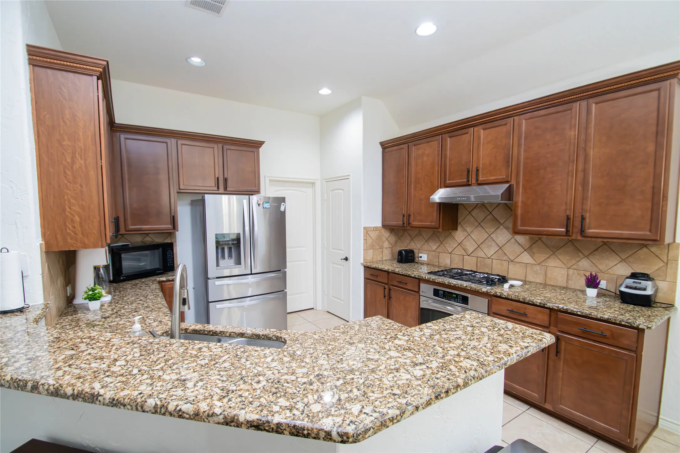 Single Family Residence For Rent in Collin County , 10017 Bell Rock Road, Frisco, Texas 75035, 4 Bedroom, 3 Bathroom, 2 Garage spaces, 2,646 Sqft, built in 2009, mls#21348224, Real Estate Agent in Frisco, Homes For Rent in Collin county, Homes For Rent in Frisco, Realtor in Frisco Texas, Real Estate Brokerage Independent Realty Texas, Luminita Cordes Realtor