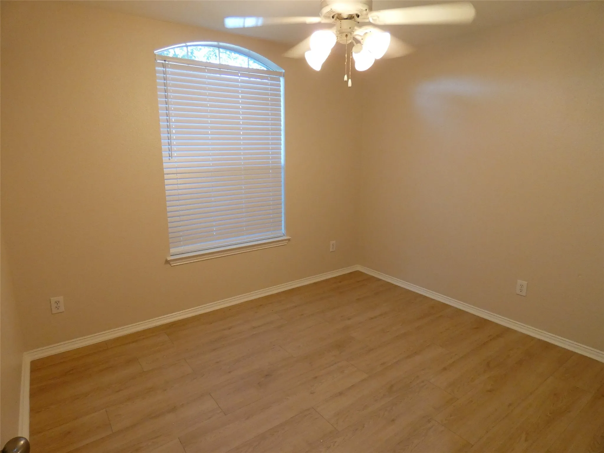 Single Family Residence For Sale in Rockwall County , 2967 Wild Oak Lane, Rockwall, Texas 75032, 3 Bedroom, 2 Bathroom, 2 Garage spaces, 1,769 Sqft, built in 2003, mls#21349486, Real Estate Agent in Rockwall, Homes For Sale in Rockwall county, Homes For Sale in Rockwall, Realtor in Rockwall Texas, Real Estate Brokerage Independent Realty Texas, Luminita Cordes Realtor