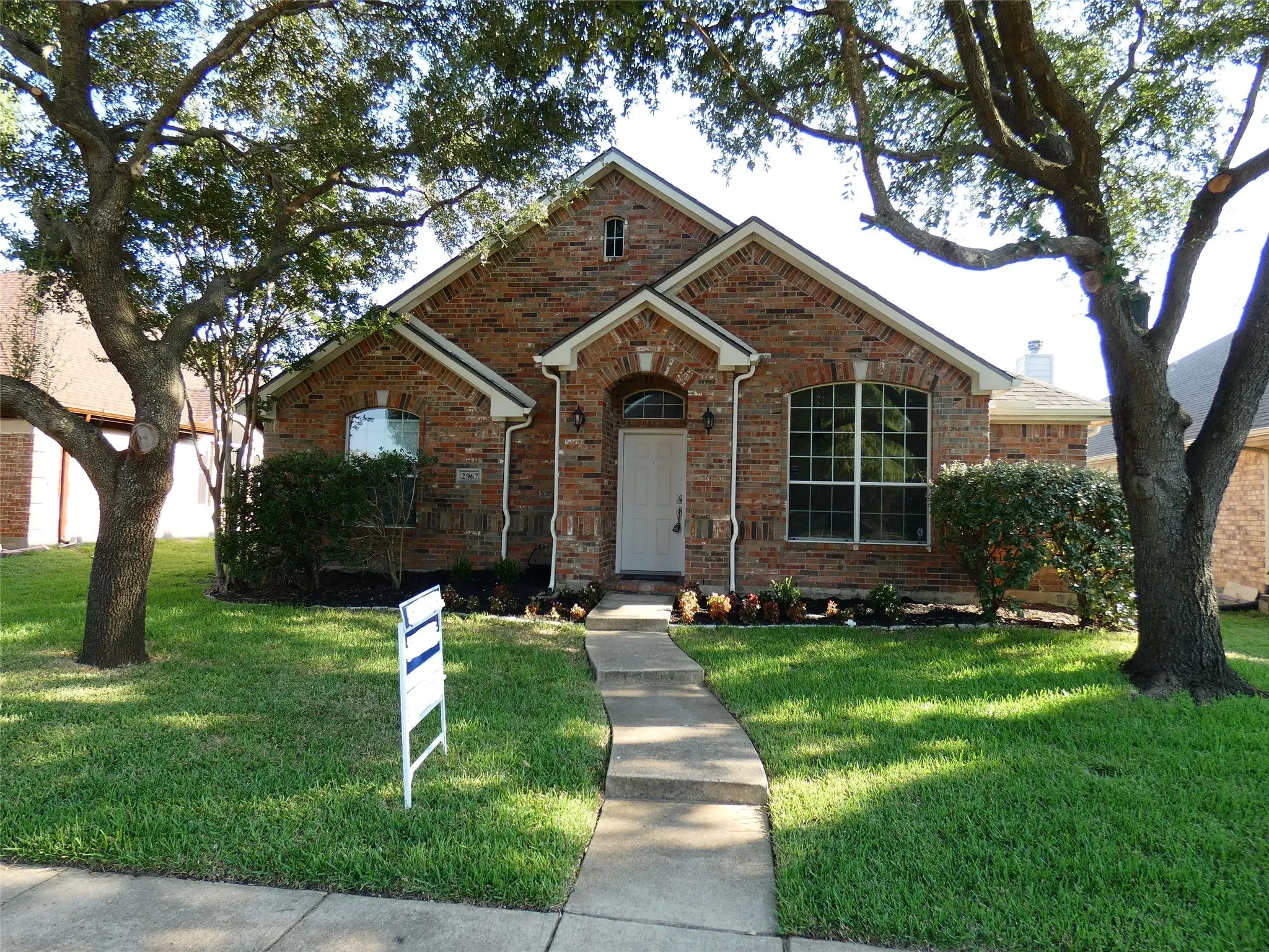 Single Family Residence For Sale in Rockwall County , 2967 Wild Oak Lane, Rockwall, Texas 75032, 3 Bedroom, 2 Bathroom, 2 Garage spaces, 1,769 Sqft, built in 2003, mls#21349486, Real Estate Agent in Rockwall, Homes For Sale in Rockwall county, Homes For Sale in Rockwall, Realtor in Rockwall Texas, Real Estate Brokerage Independent Realty Texas, Luminita Cordes Realtor