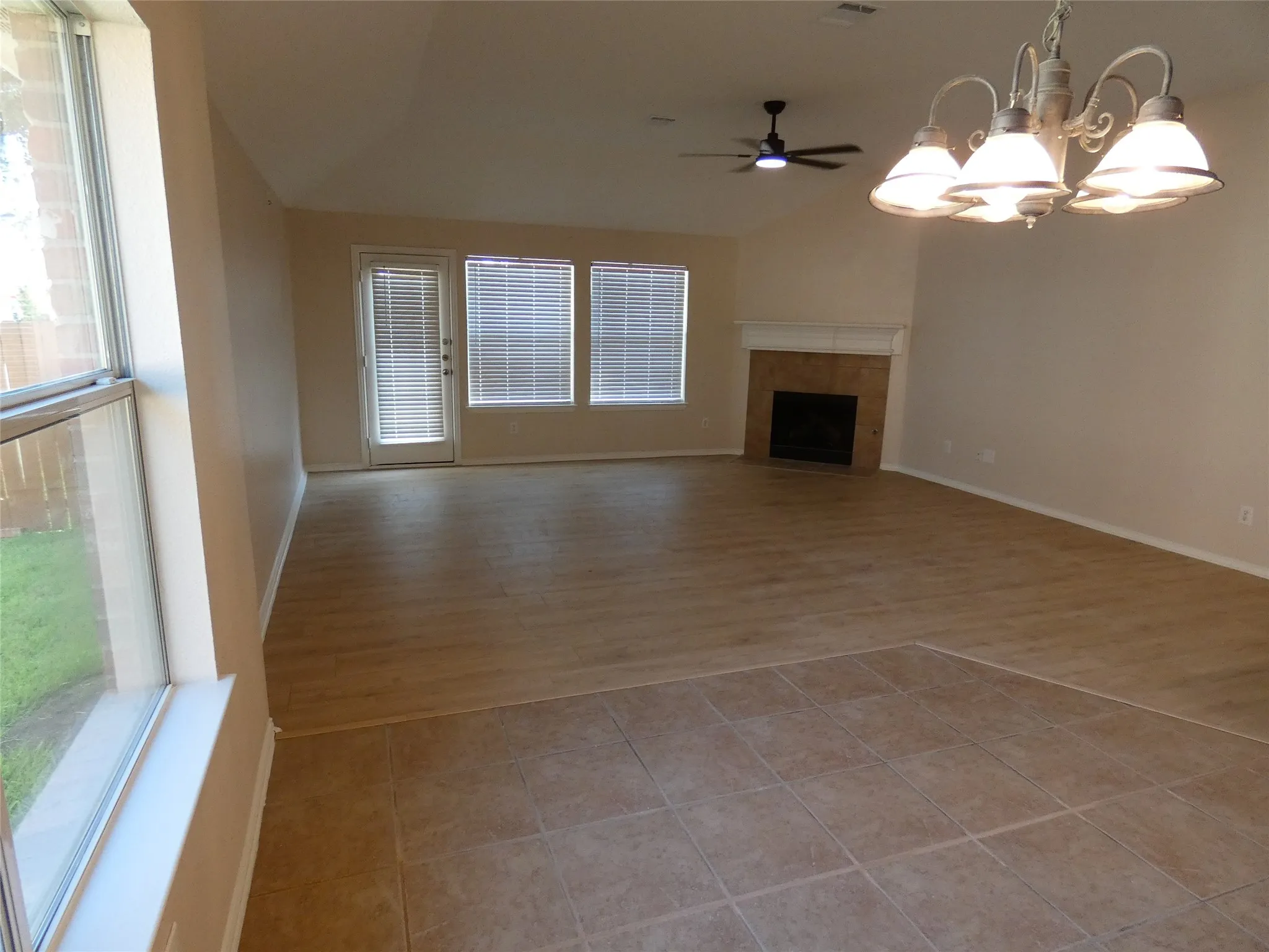 Single Family Residence For Sale in Rockwall County , 2967 Wild Oak Lane, Rockwall, Texas 75032, 3 Bedroom, 2 Bathroom, 2 Garage spaces, 1,769 Sqft, built in 2003, mls#21349486, Real Estate Agent in Rockwall, Homes For Sale in Rockwall county, Homes For Sale in Rockwall, Realtor in Rockwall Texas, Real Estate Brokerage Independent Realty Texas, Luminita Cordes Realtor