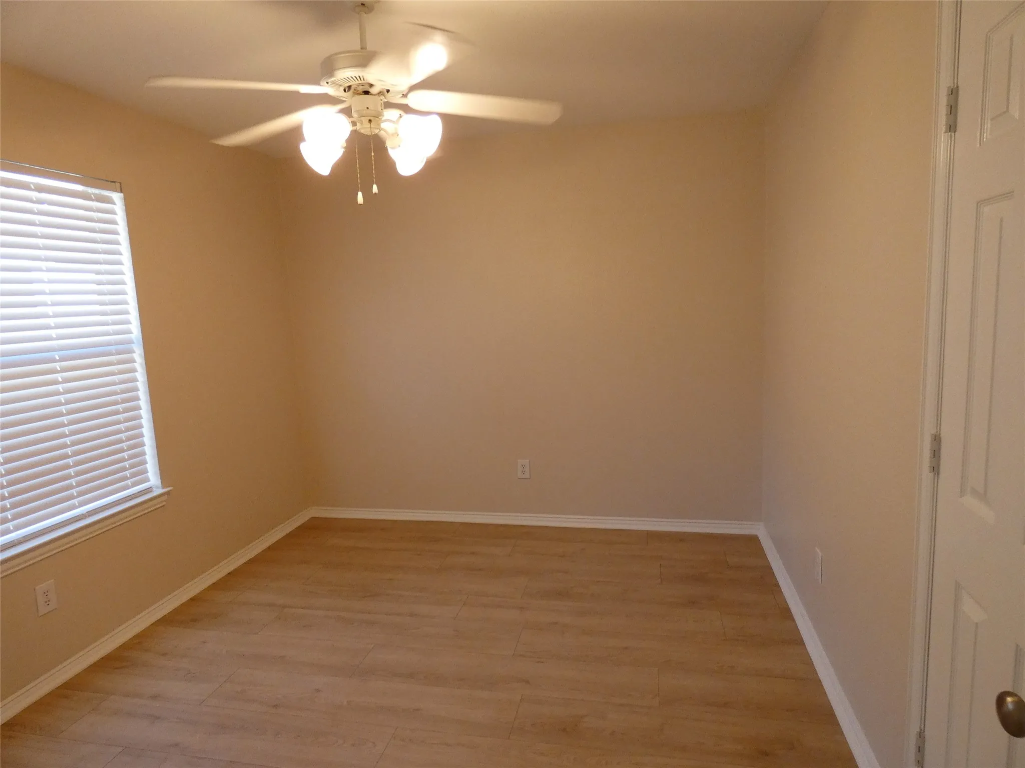 Single Family Residence For Sale in Rockwall County , 2967 Wild Oak Lane, Rockwall, Texas 75032, 3 Bedroom, 2 Bathroom, 2 Garage spaces, 1,769 Sqft, built in 2003, mls#21349486, Real Estate Agent in Rockwall, Homes For Sale in Rockwall county, Homes For Sale in Rockwall, Realtor in Rockwall Texas, Real Estate Brokerage Independent Realty Texas, Luminita Cordes Realtor