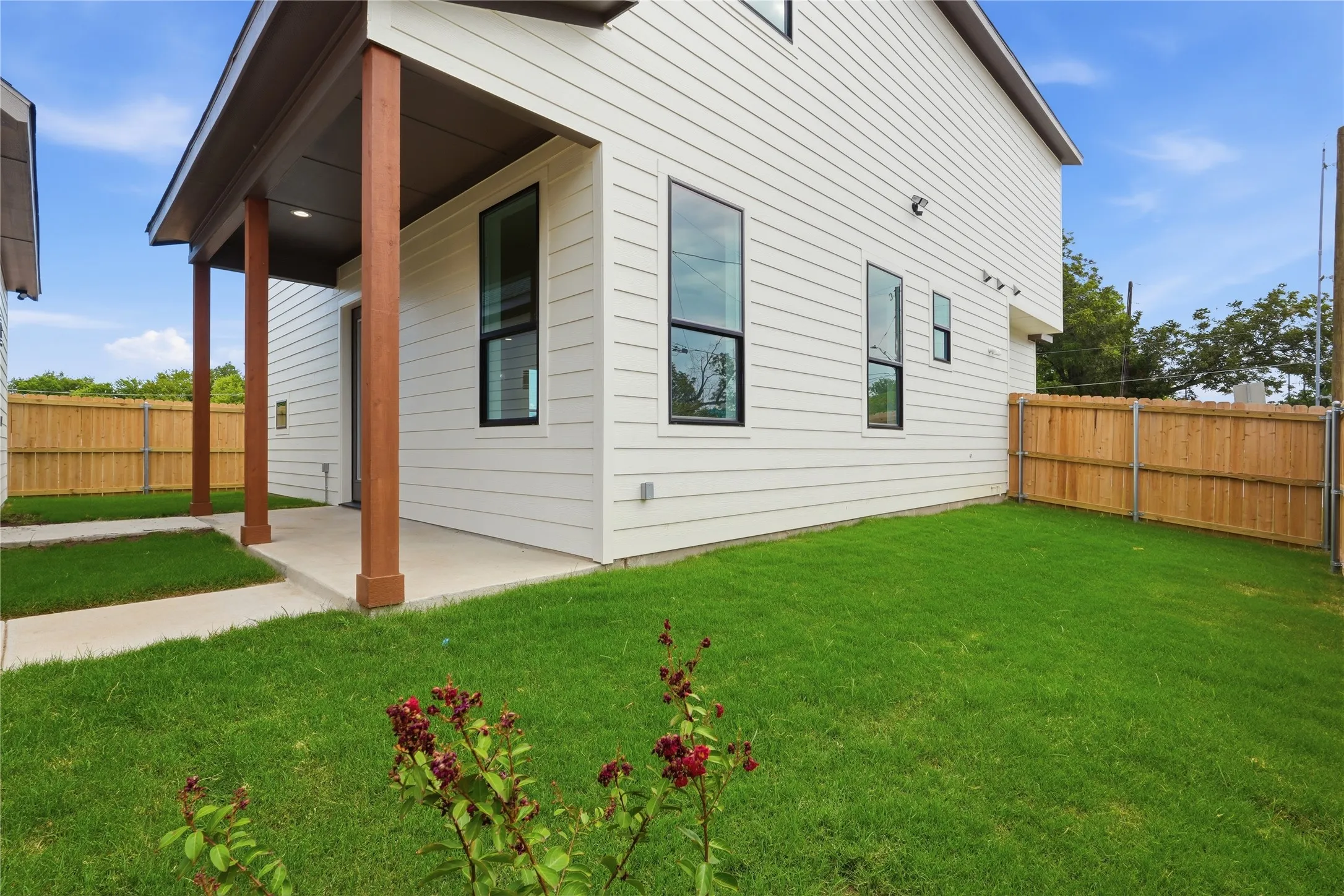 Single Family Residence For Sale in Dallas County , 6200 Carlton Garrett Street, Dallas, Texas 75215, 4 Bedroom, 3 Bathroom, 2 Garage spaces, 2,495 Sqft, built in 2026, mls#21348811, Real Estate Agent in Dallas, Homes For Sale in Dallas county, Homes For Sale in Dallas, Realtor in Dallas Texas, Real Estate Brokerage Independent Realty Texas, Luminita Cordes Realtor