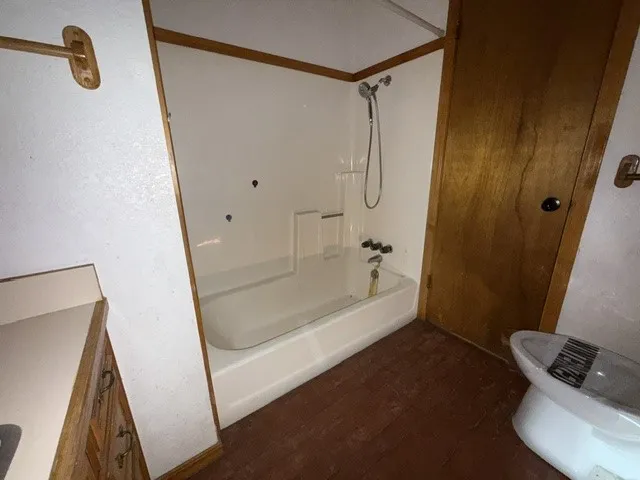 Single Family Residence For Sale in Montague County , 311 Shore Loop, Bellevue, Texas 76228, 3 Bedroom, 2 Bathroom, Garage spaces, 1,593 Sqft, built in 1986, mls#21349578, Real Estate Agent in Bellevue, Homes For Sale in Montague county, Homes For Sale in Bellevue, Realtor in Bellevue Texas, Real Estate Brokerage Independent Realty Texas, Luminita Cordes Realtor